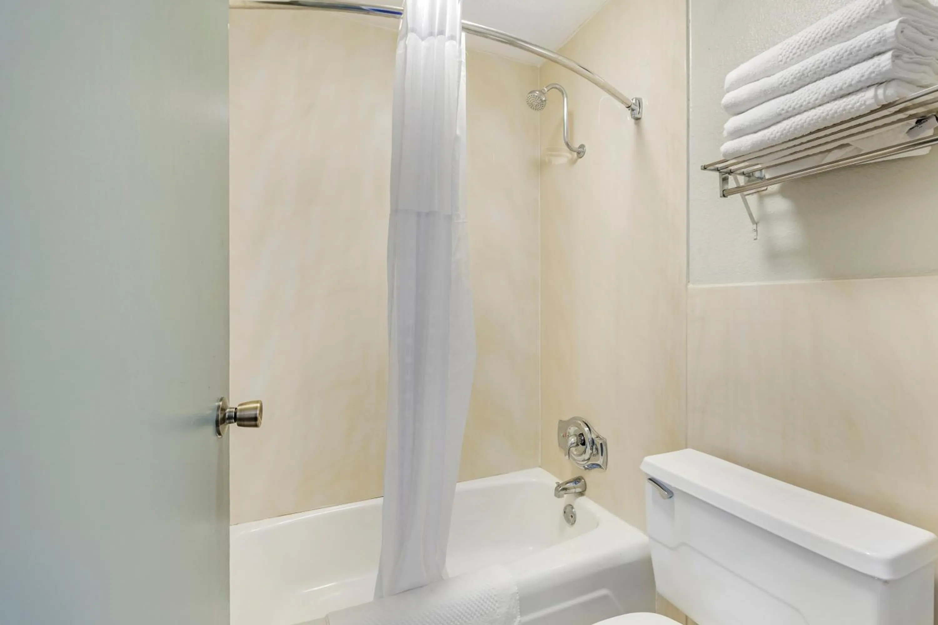 Bathroom in Quality Inn & Suites Santee I-95