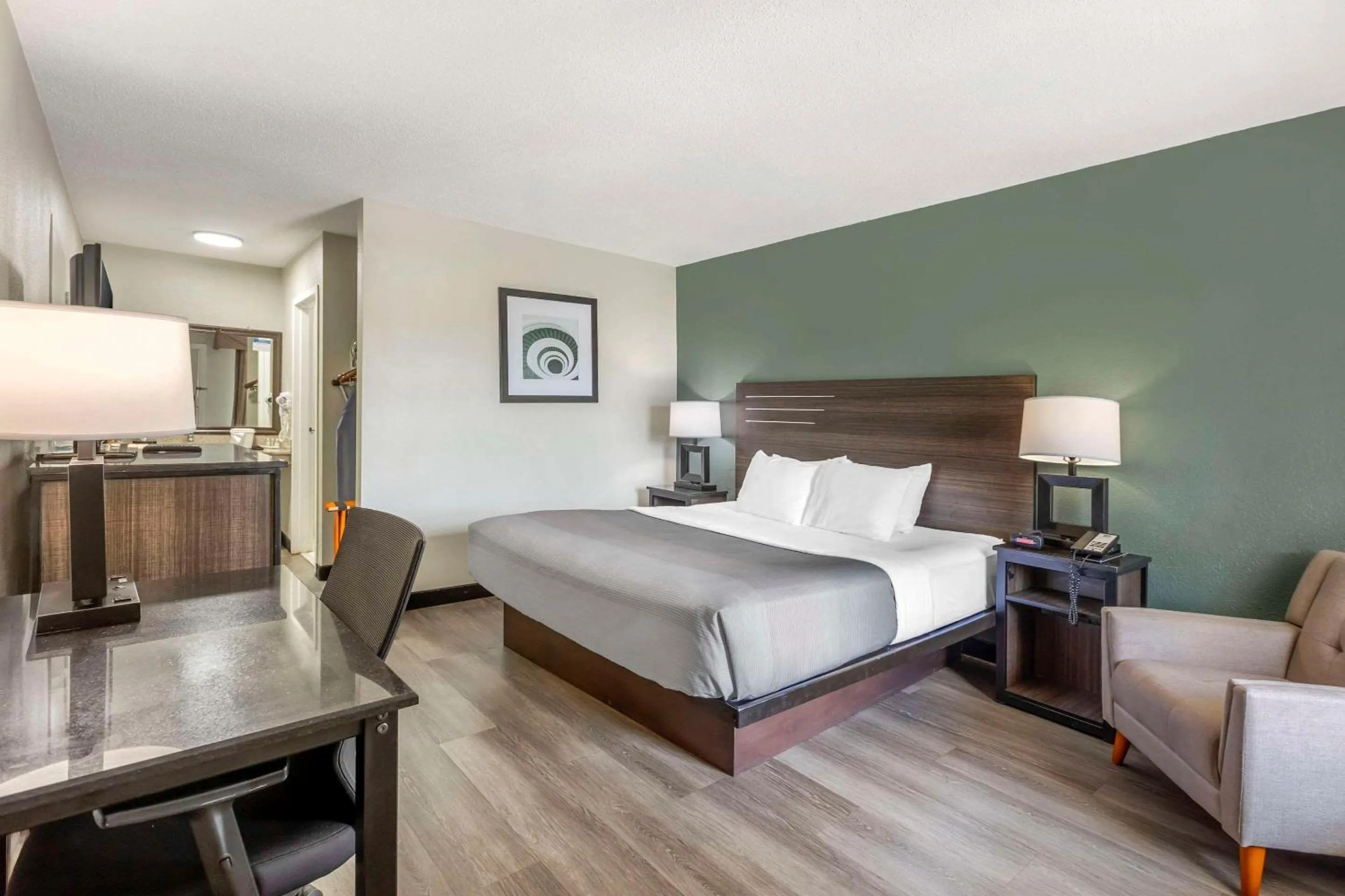 Bedroom, Bed in Quality Inn & Suites Santee I-95