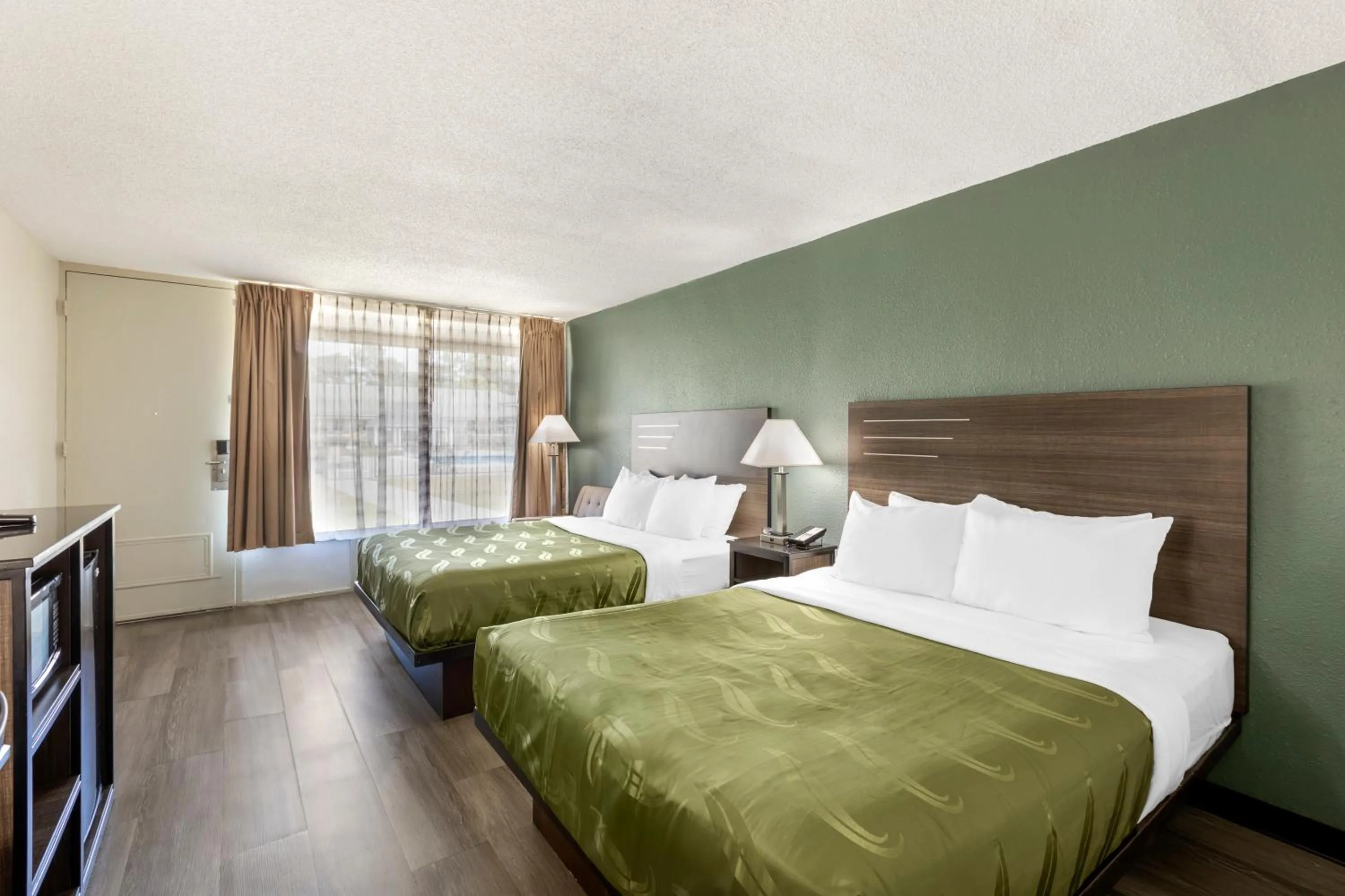 Bed in Quality Inn & Suites Santee I-95