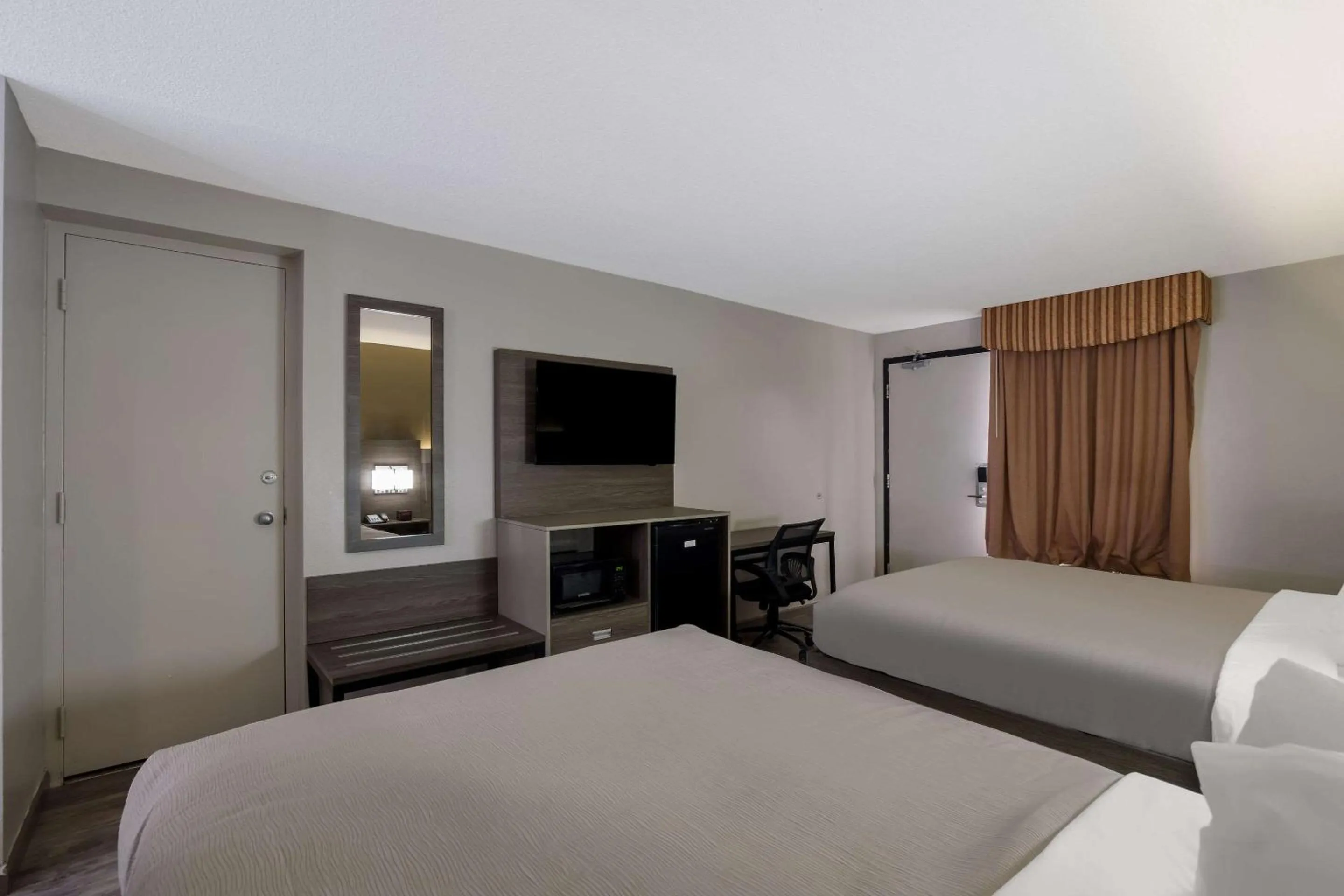 Bedroom, Bed in Quality Inn Fort Jackson