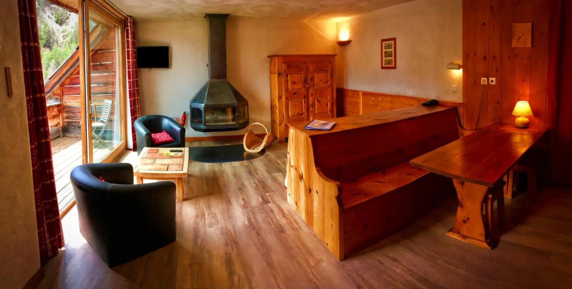 Kitchen or kitchenette in Hôtel & Spa La Ferme de l'Izoard