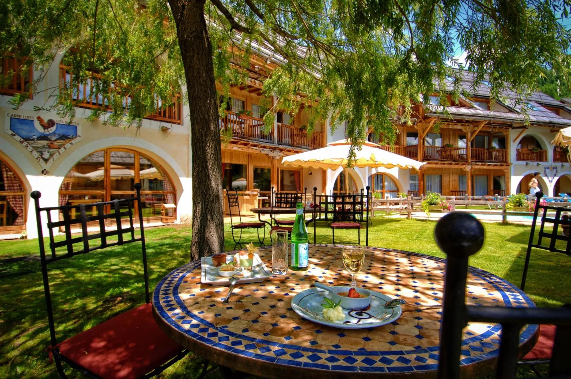 Patio in Hôtel & Spa La Ferme de l'Izoard