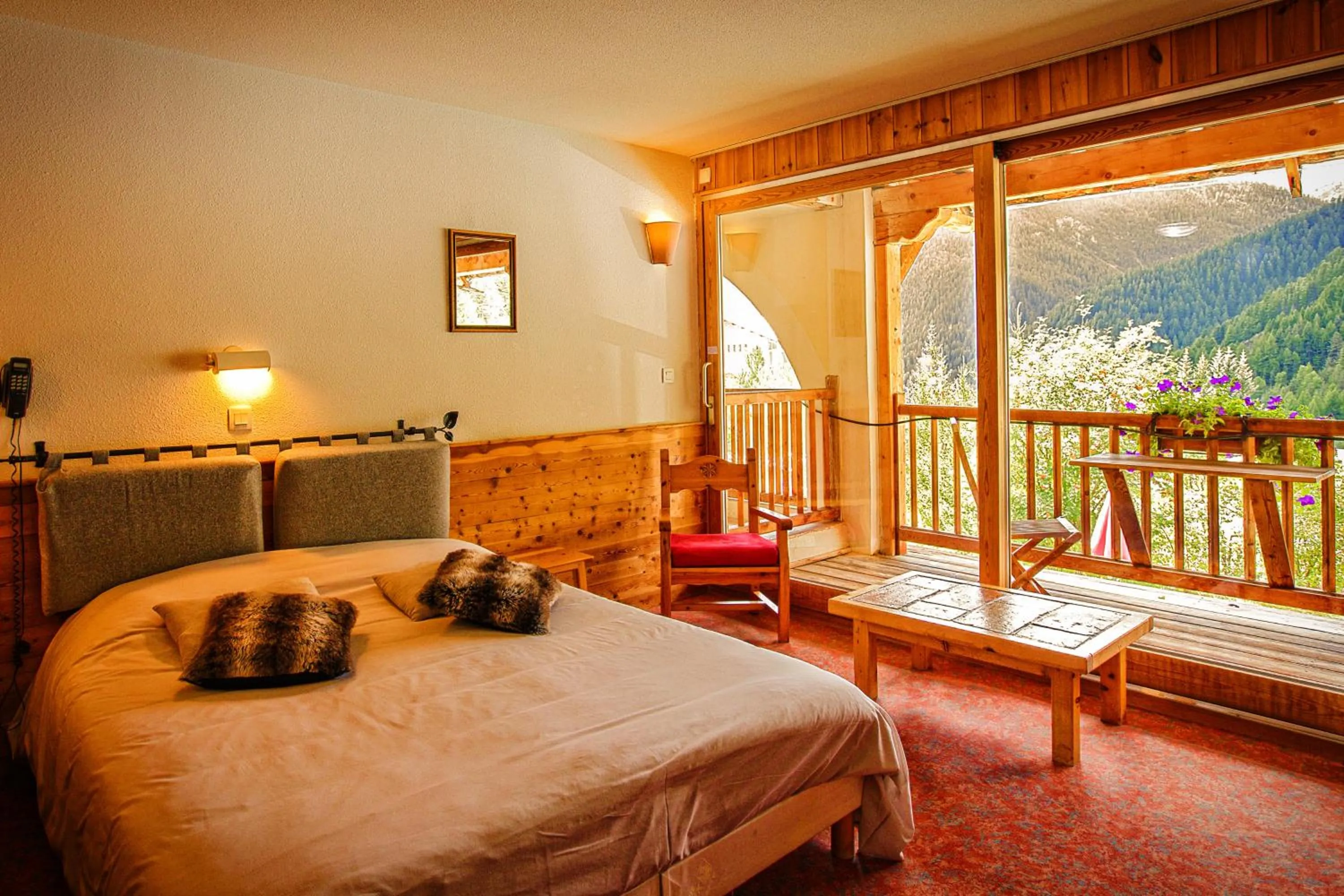 Balcony/Terrace, Bed in Hôtel & Spa La Ferme de l'Izoard