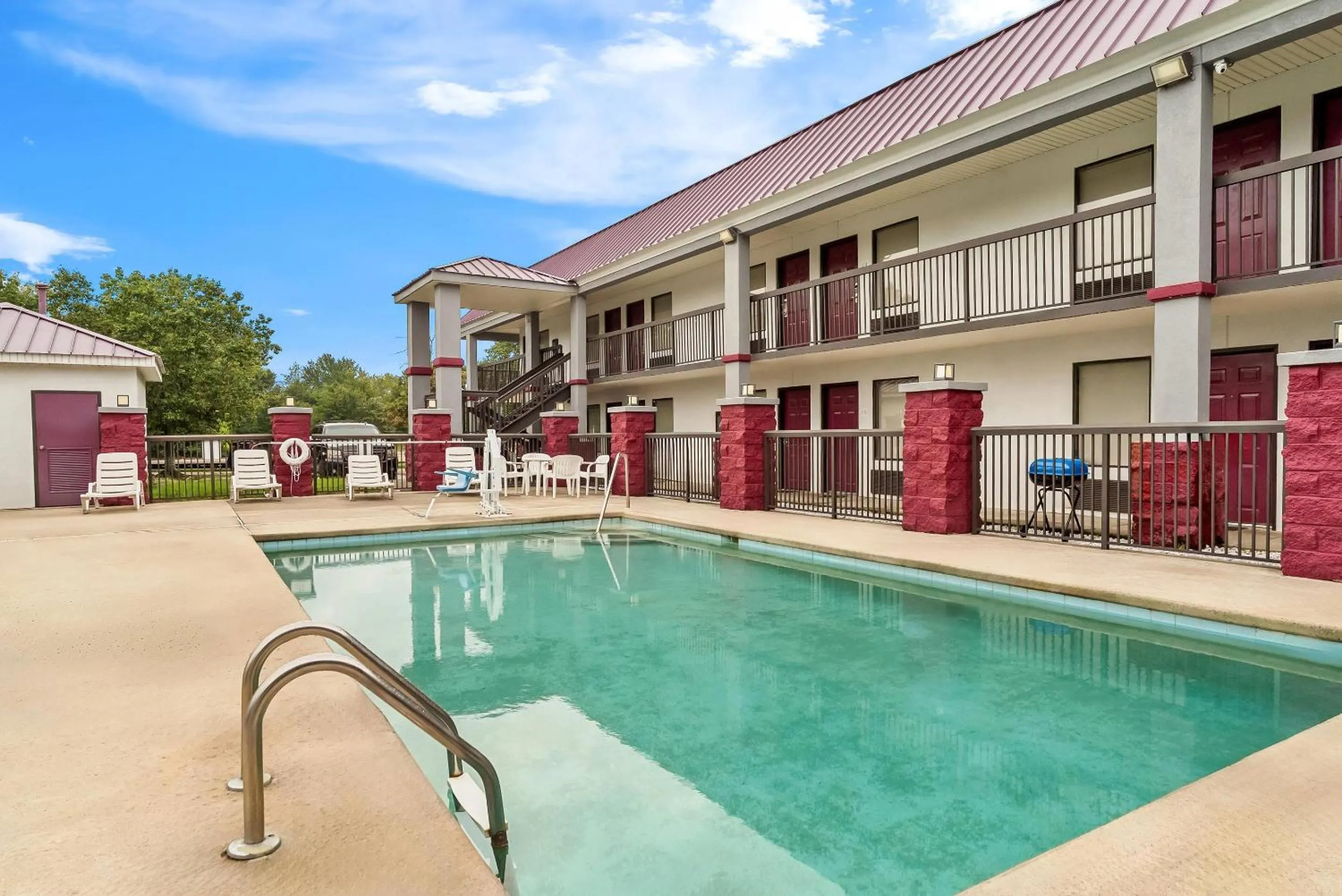Swimming pool in Quality Inn Aiken North