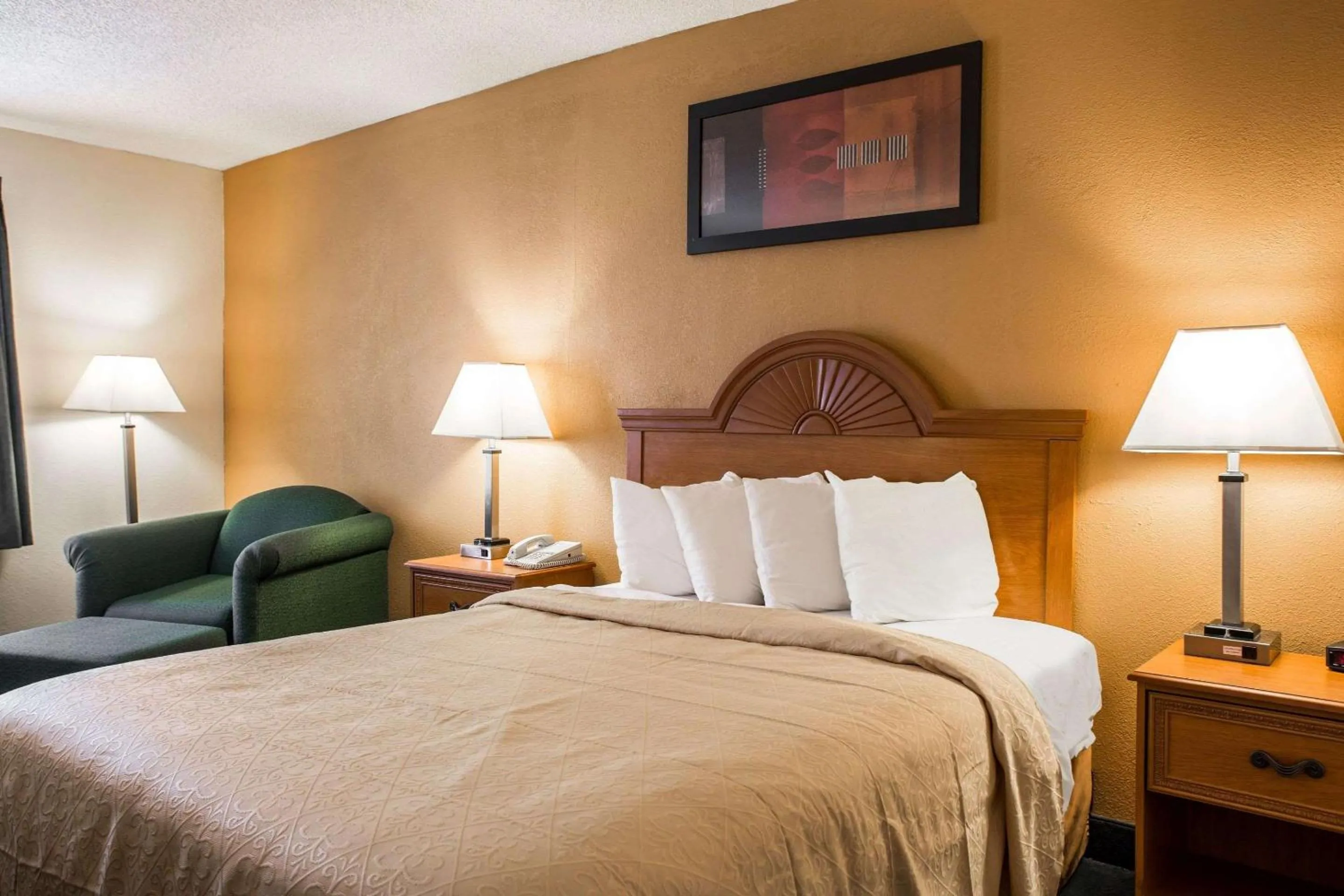 Photo of the whole room, Bed in Quality Inn Aiken North