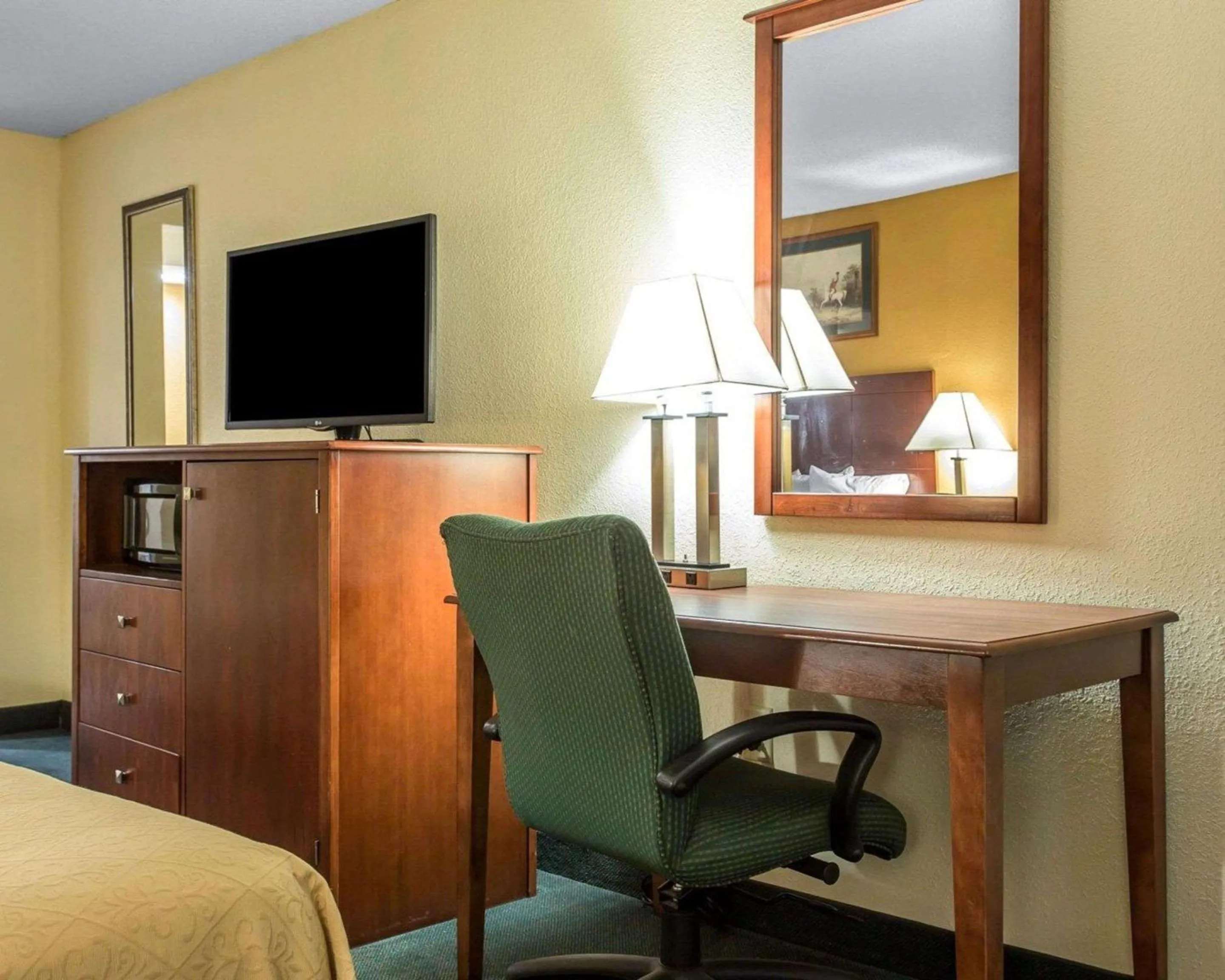 Photo of the whole room, Bed in Quality Inn Aiken North