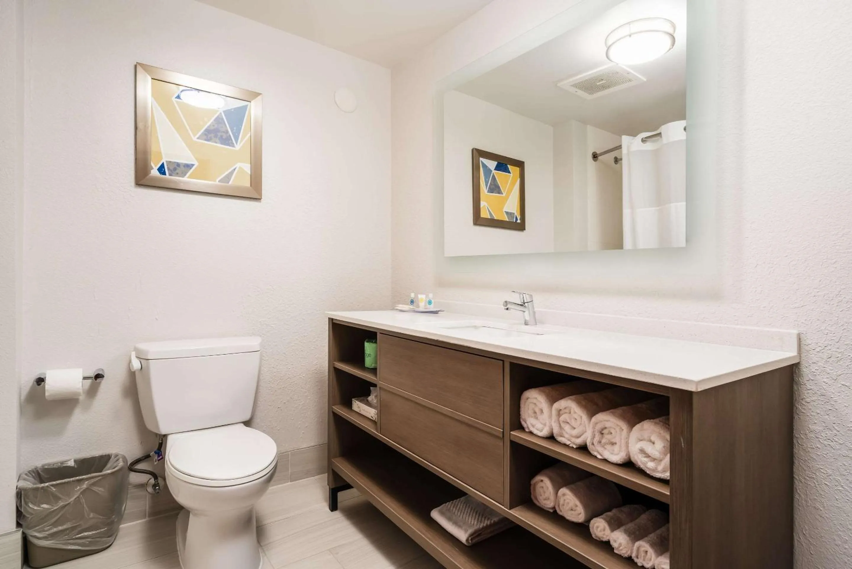 Bedroom in Comfort Suites Columbia Northeast - Fort Jackson