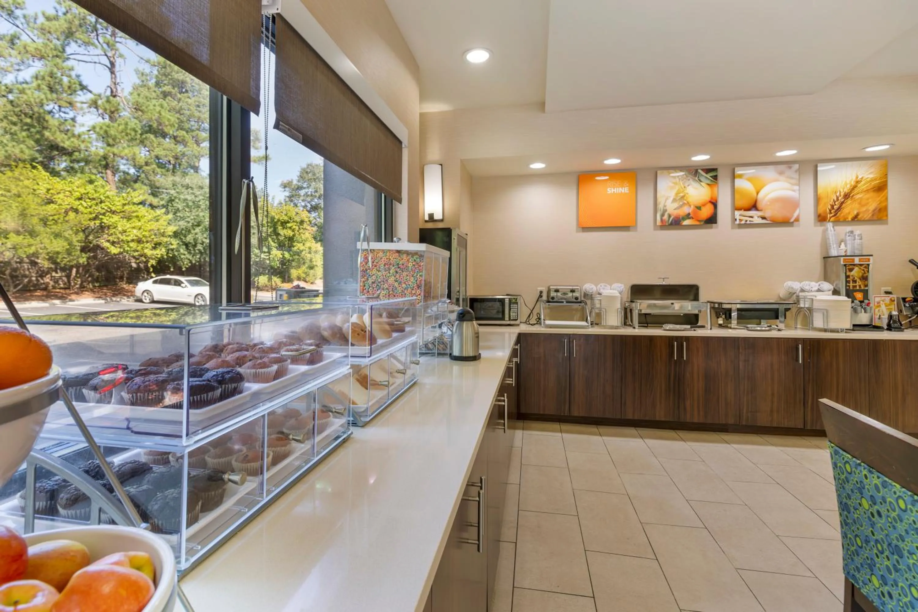 Buffet breakfast in Comfort Suites Columbia Northeast - Fort Jackson