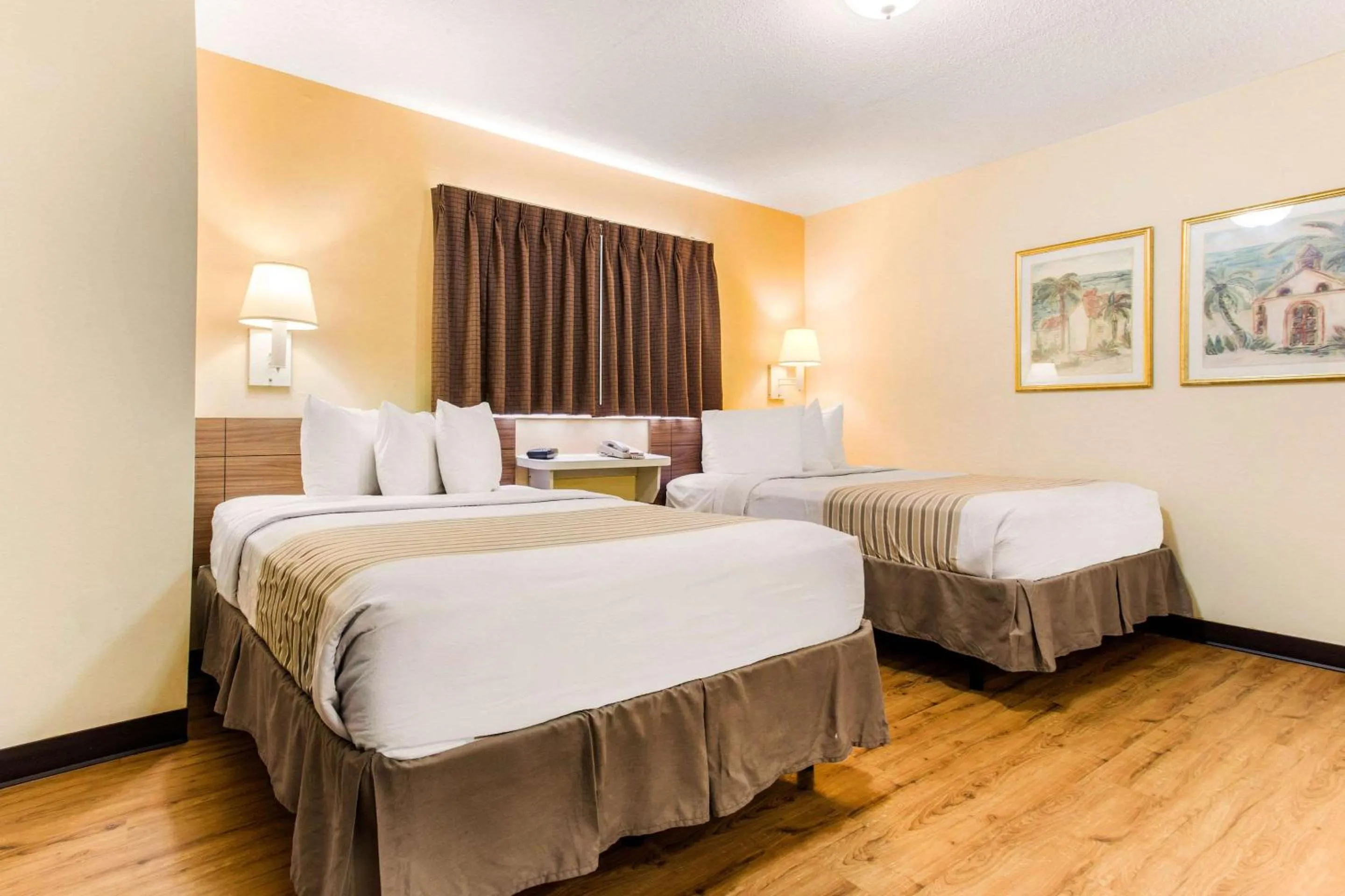 Photo of the whole room, Bed in Studio 6 Myrtle Beach, SC