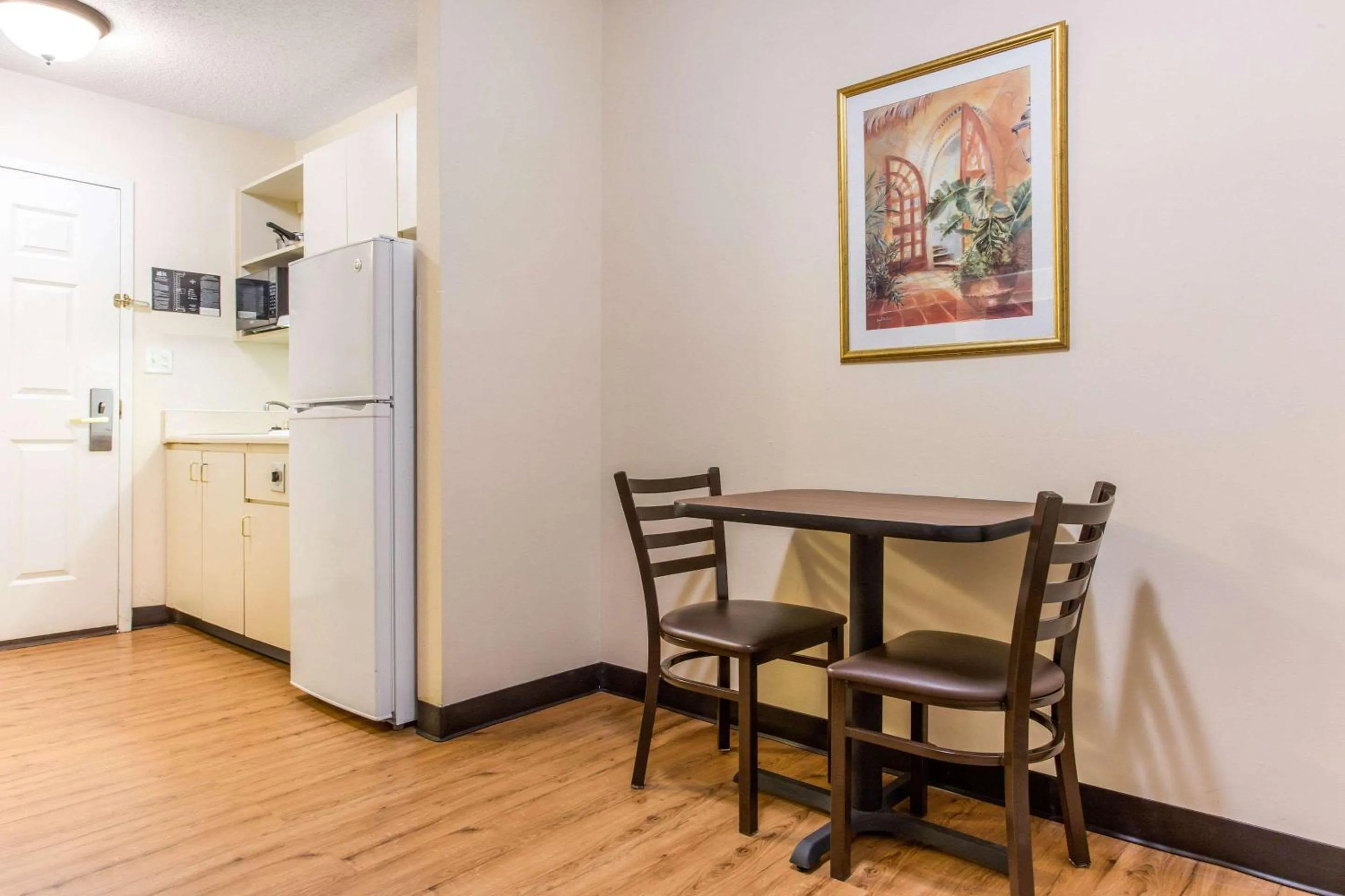 Photo of the whole room in Studio 6 Myrtle Beach, SC