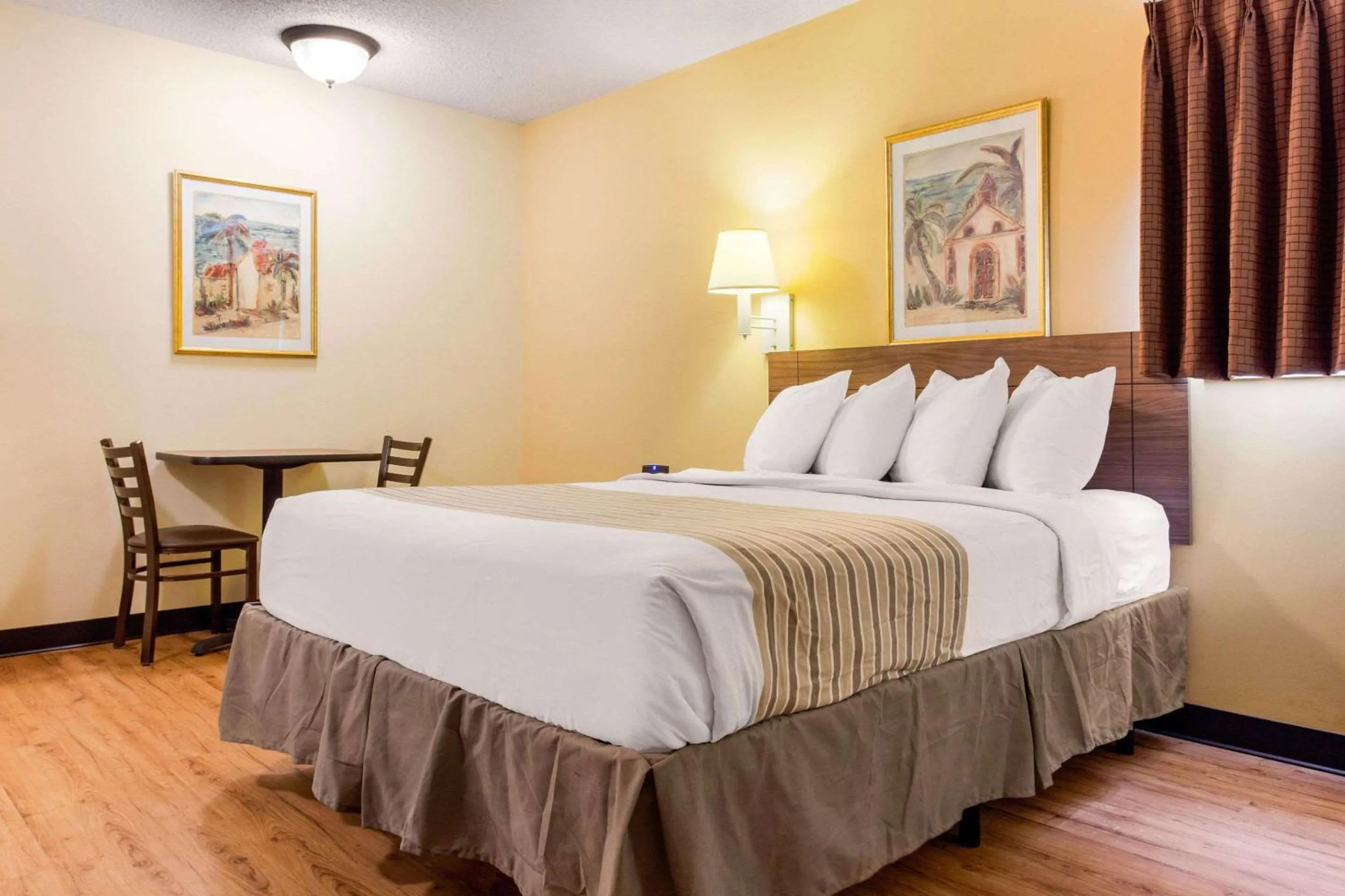 Photo of the whole room, Bed in Studio 6 Myrtle Beach, SC