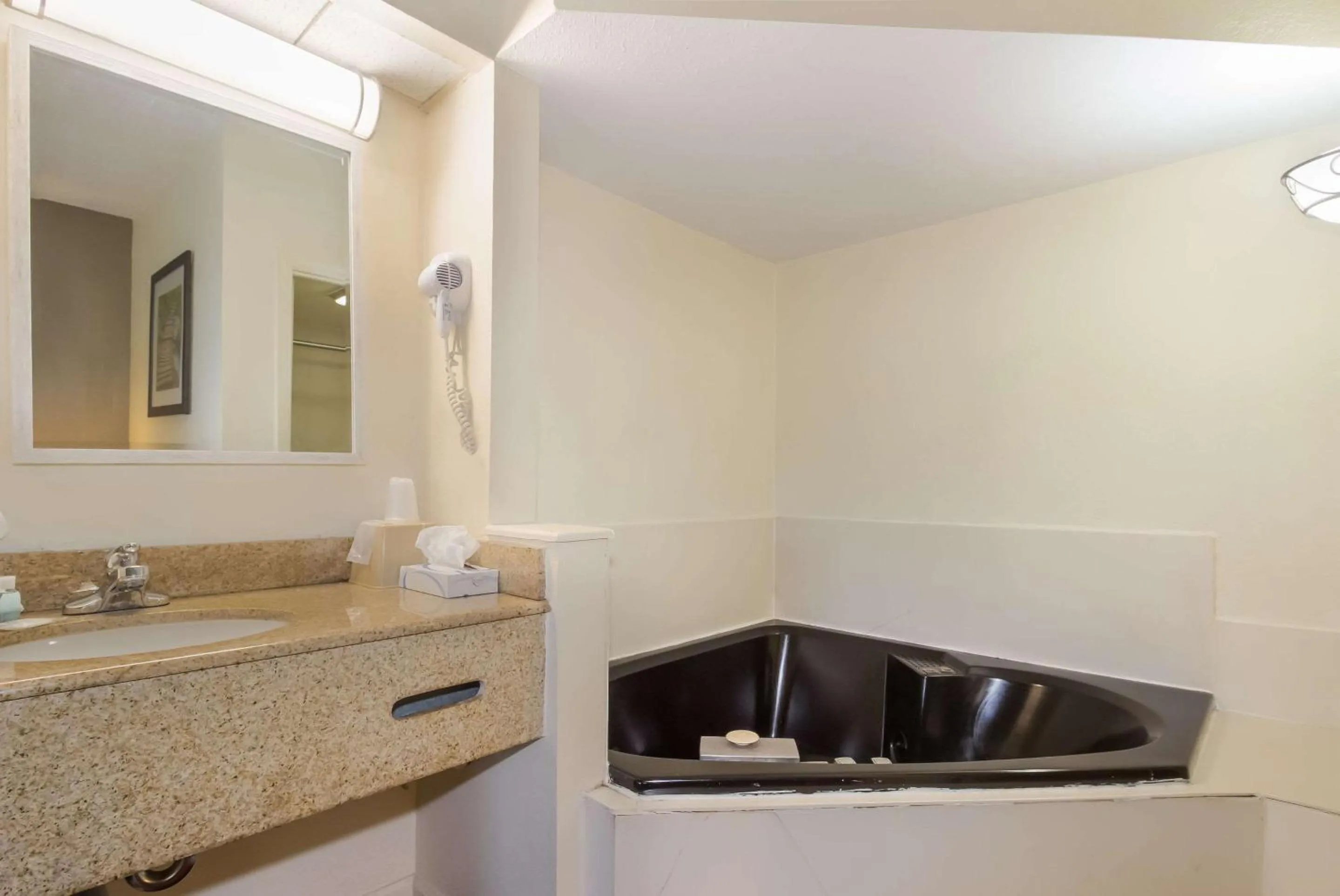 Bedroom in Suburban Studios Florence I-95