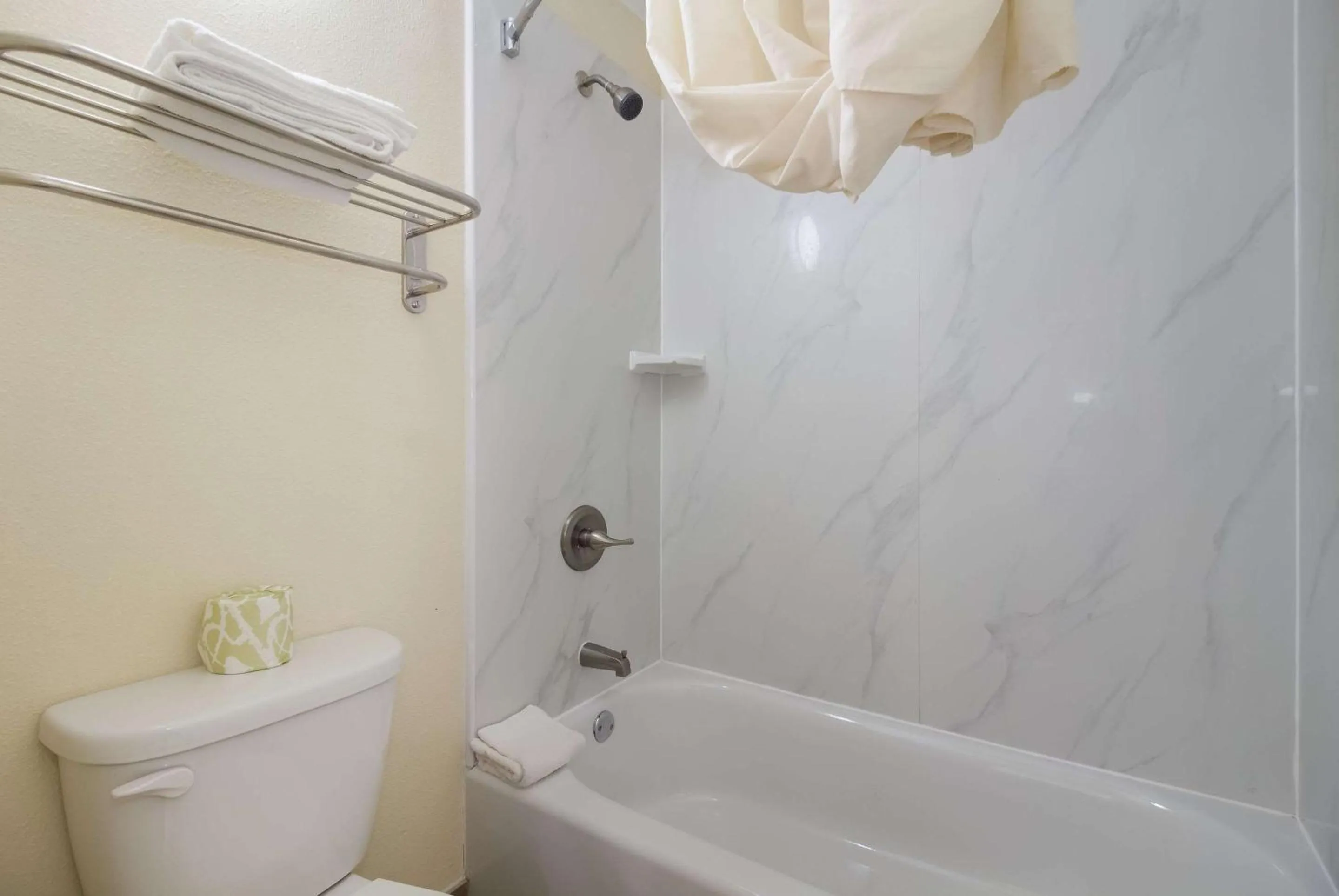 Bedroom in Suburban Studios Florence I-95