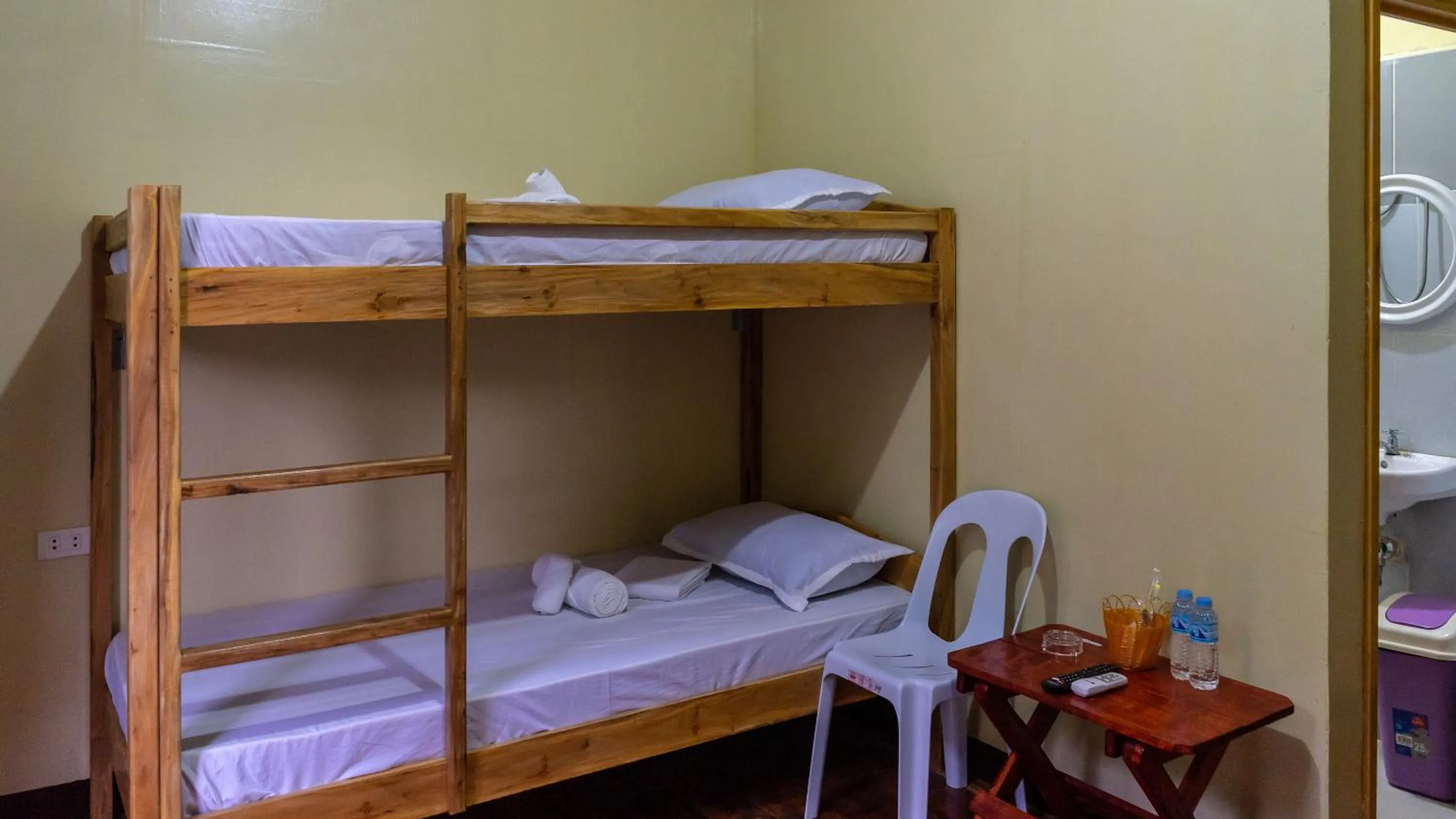 Bed in Southside Tourist Inn