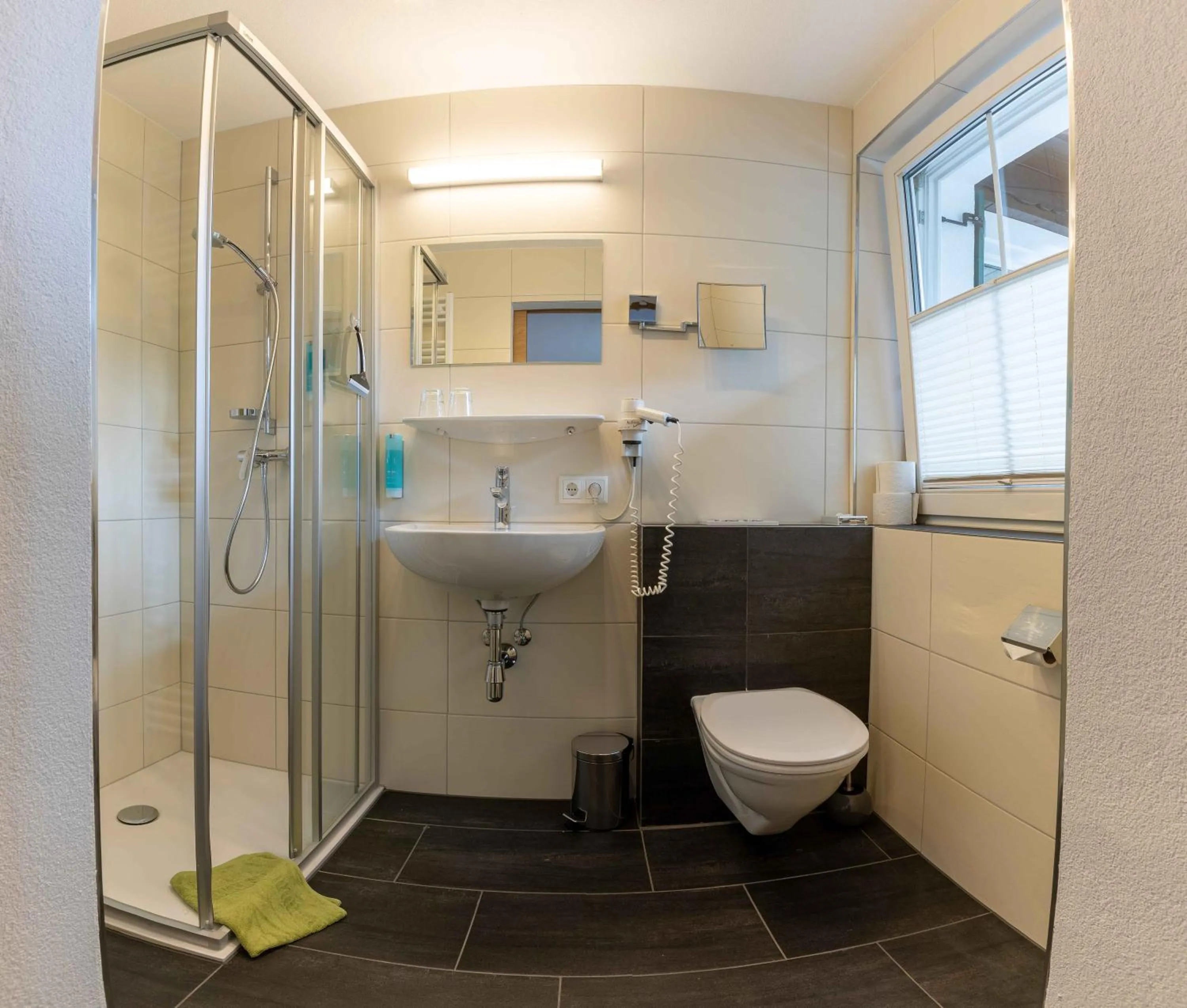 Shower in Apart Matthias