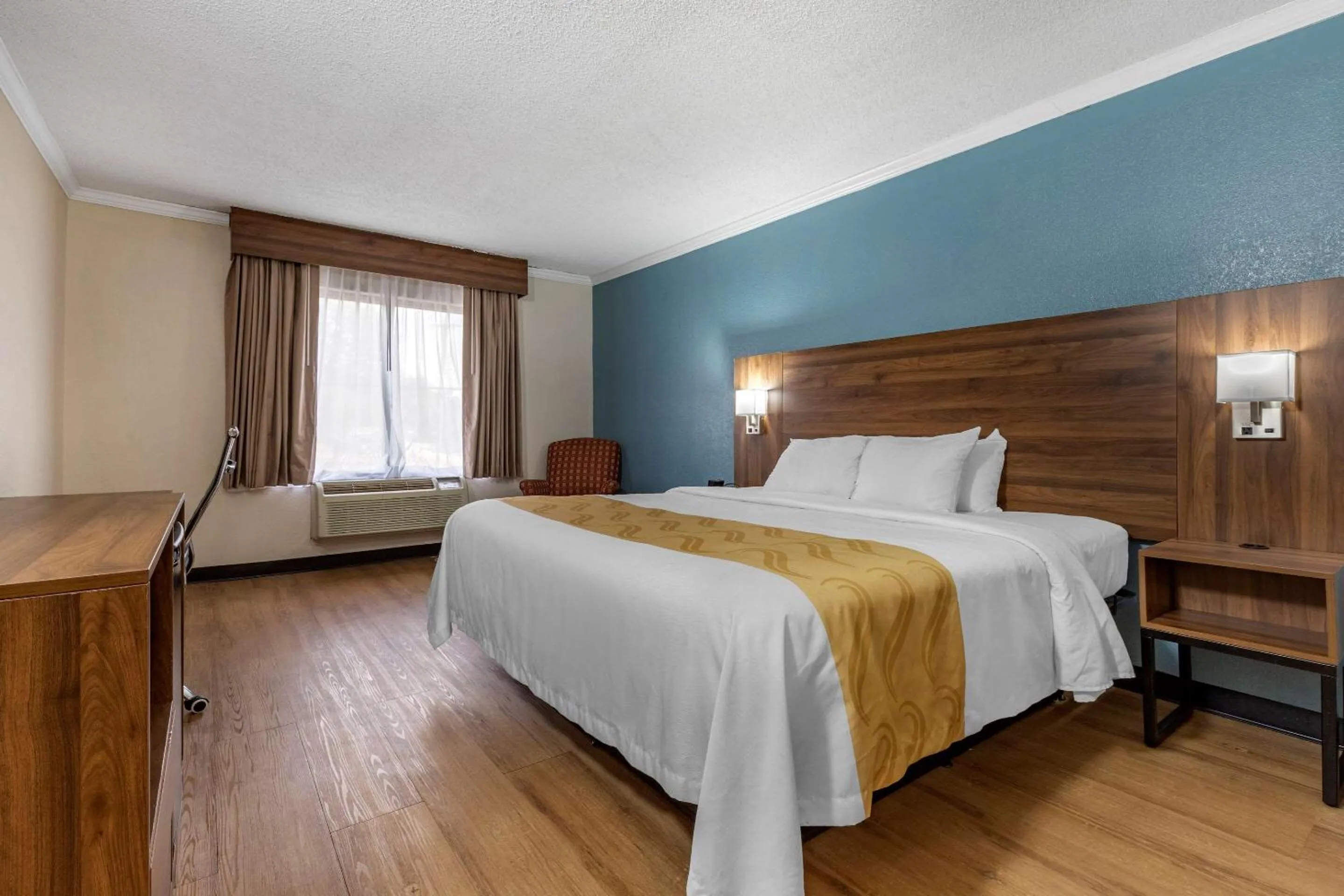 Bedroom, Bed in Quality Inn & Suites Ft Jackson Maingate