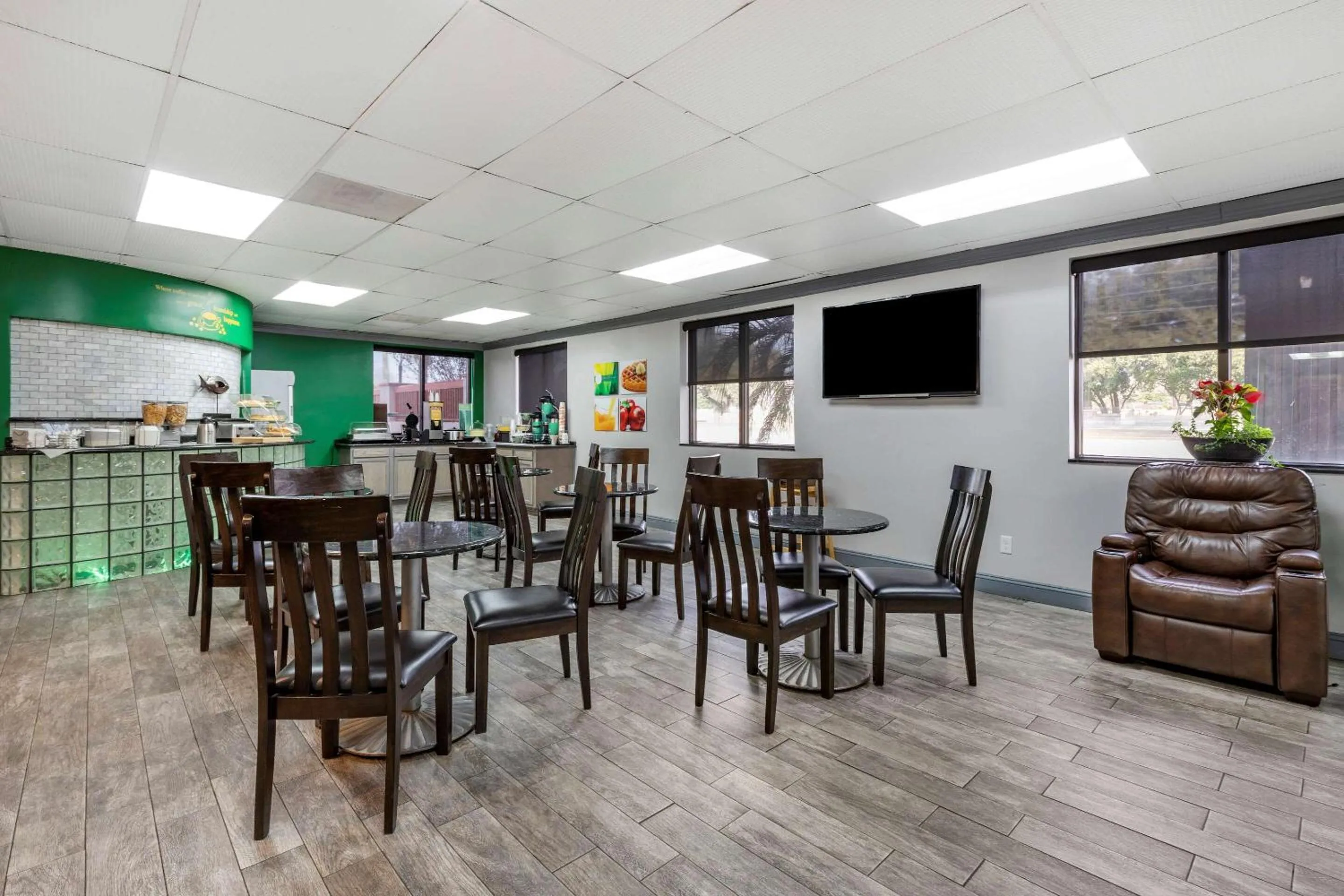 Breakfast in Quality Inn & Suites Ft Jackson Maingate