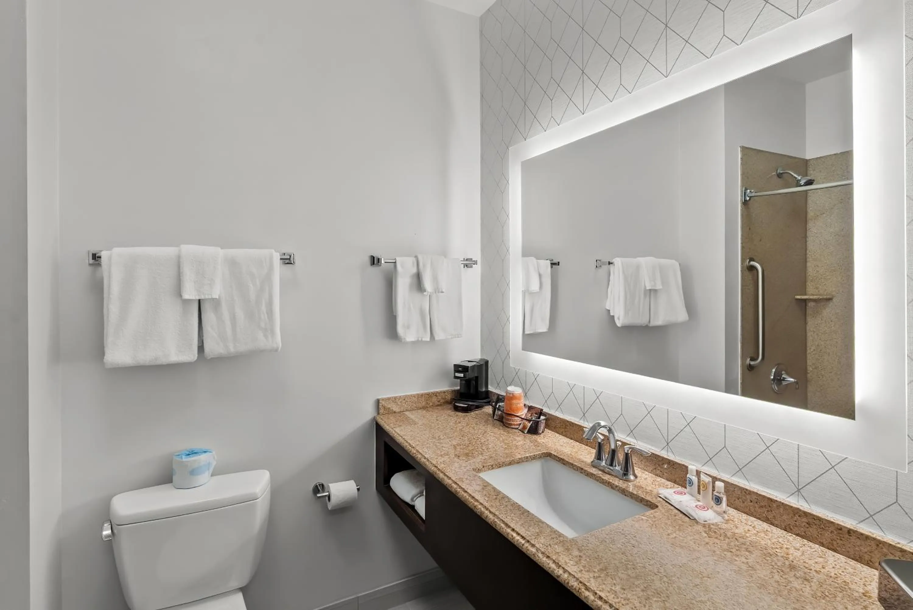 Shower in Comfort Suites Simpsonville - Greenville