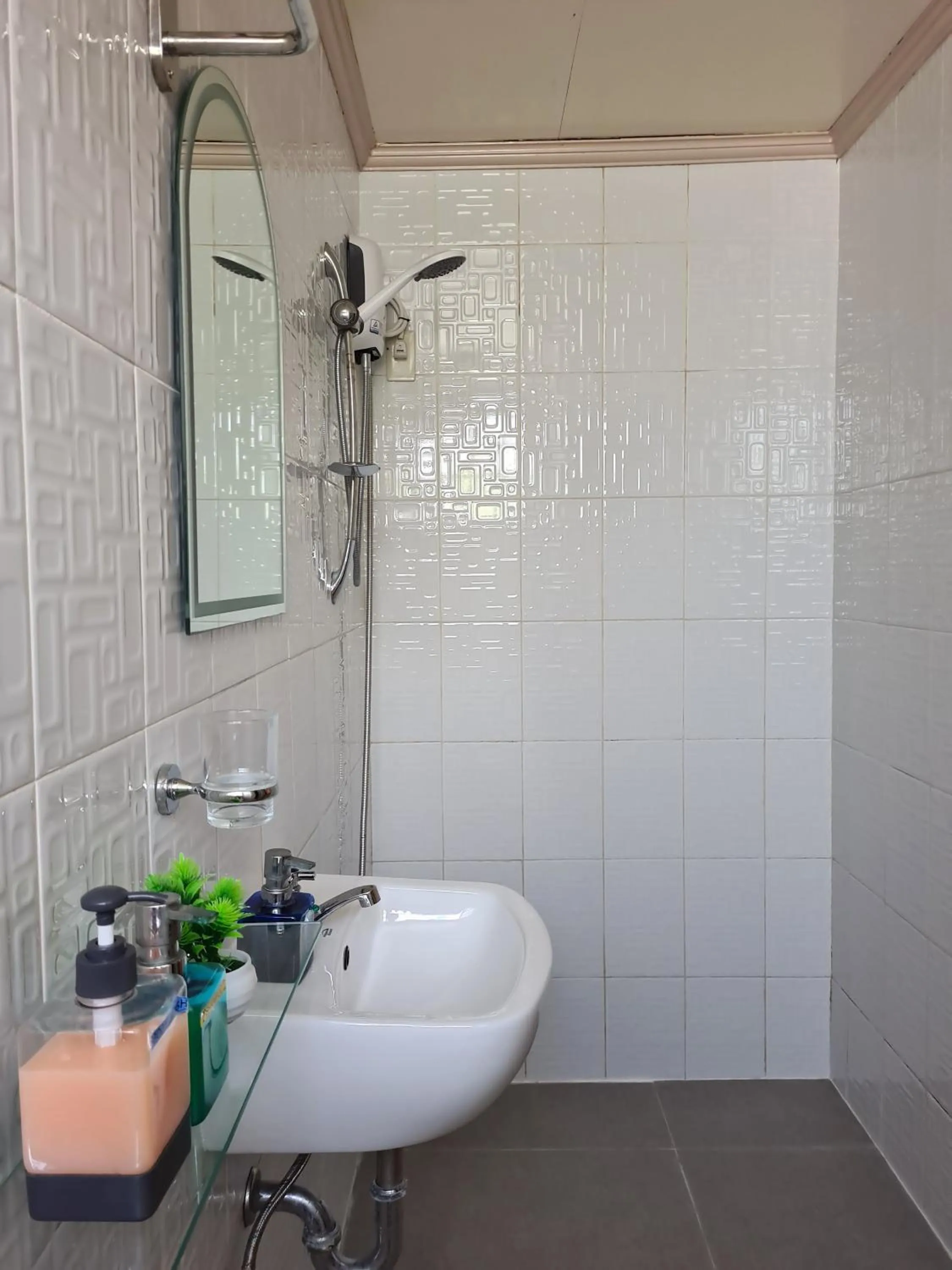 Bathroom in Palompon Sugar's Inn