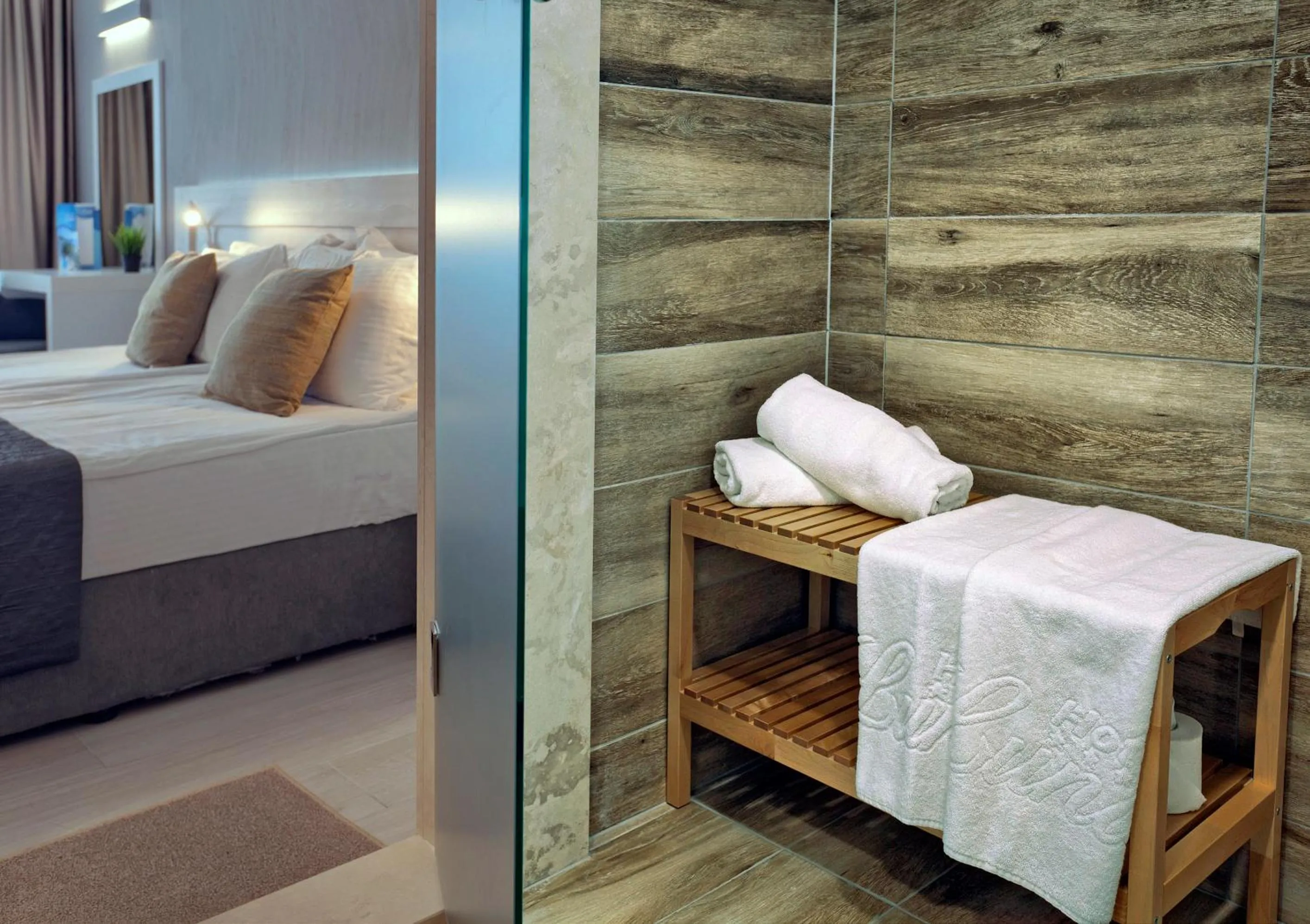 Shower, Bed in Luna Beach Hotel - All Inclusive