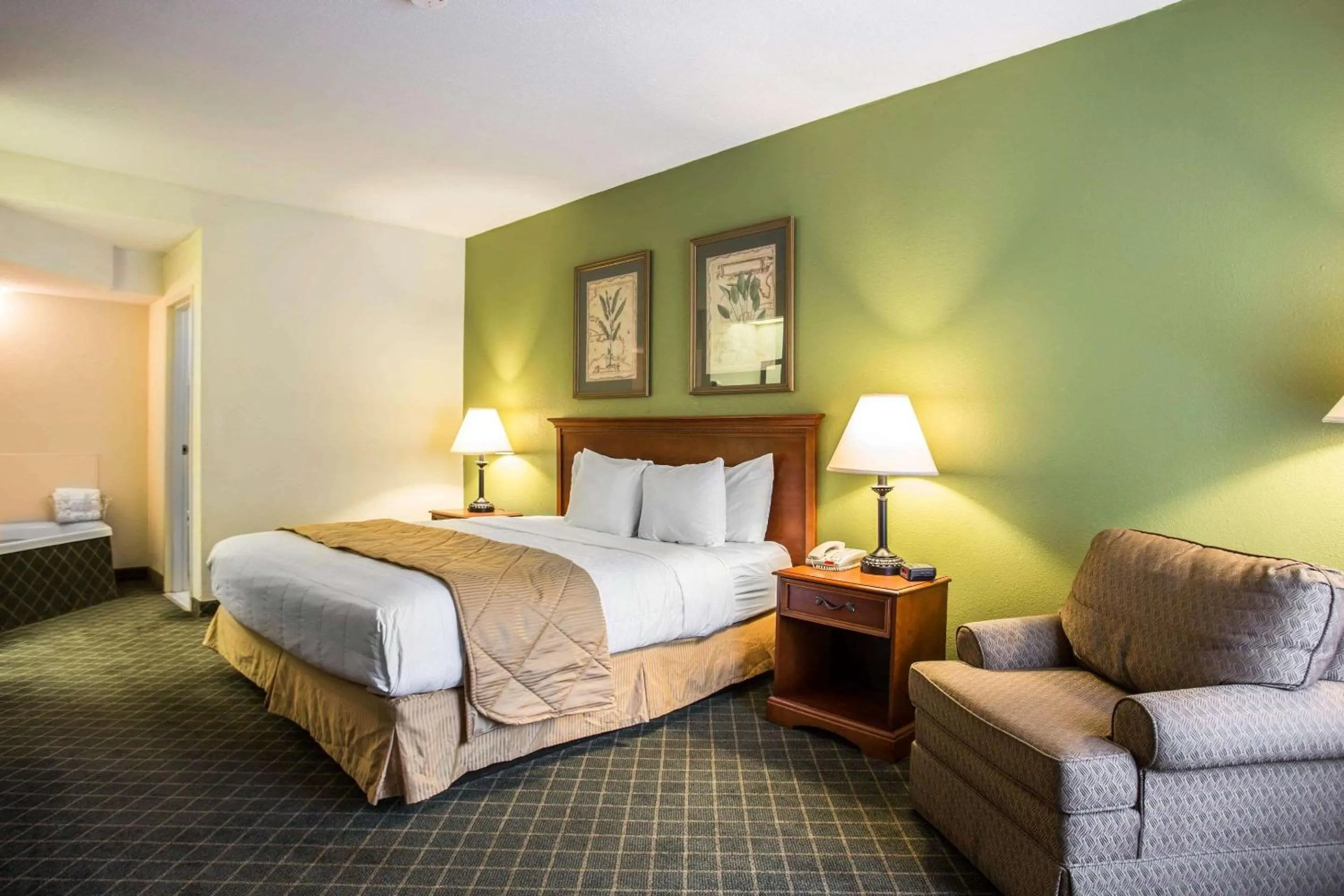 Bedroom, Bed in Clarion Inn & Suites Aiken South