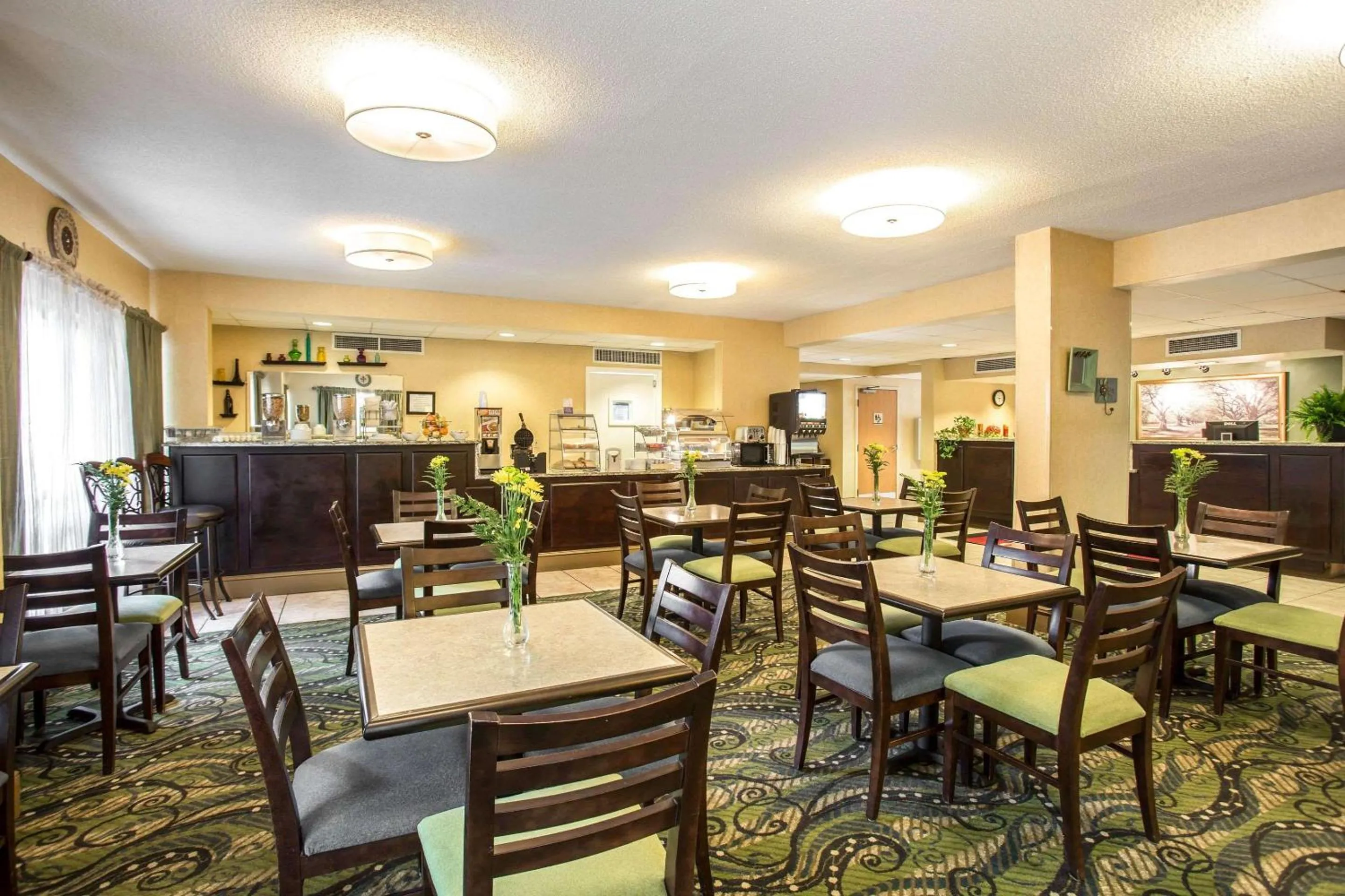 Breakfast in Clarion Inn & Suites Aiken South