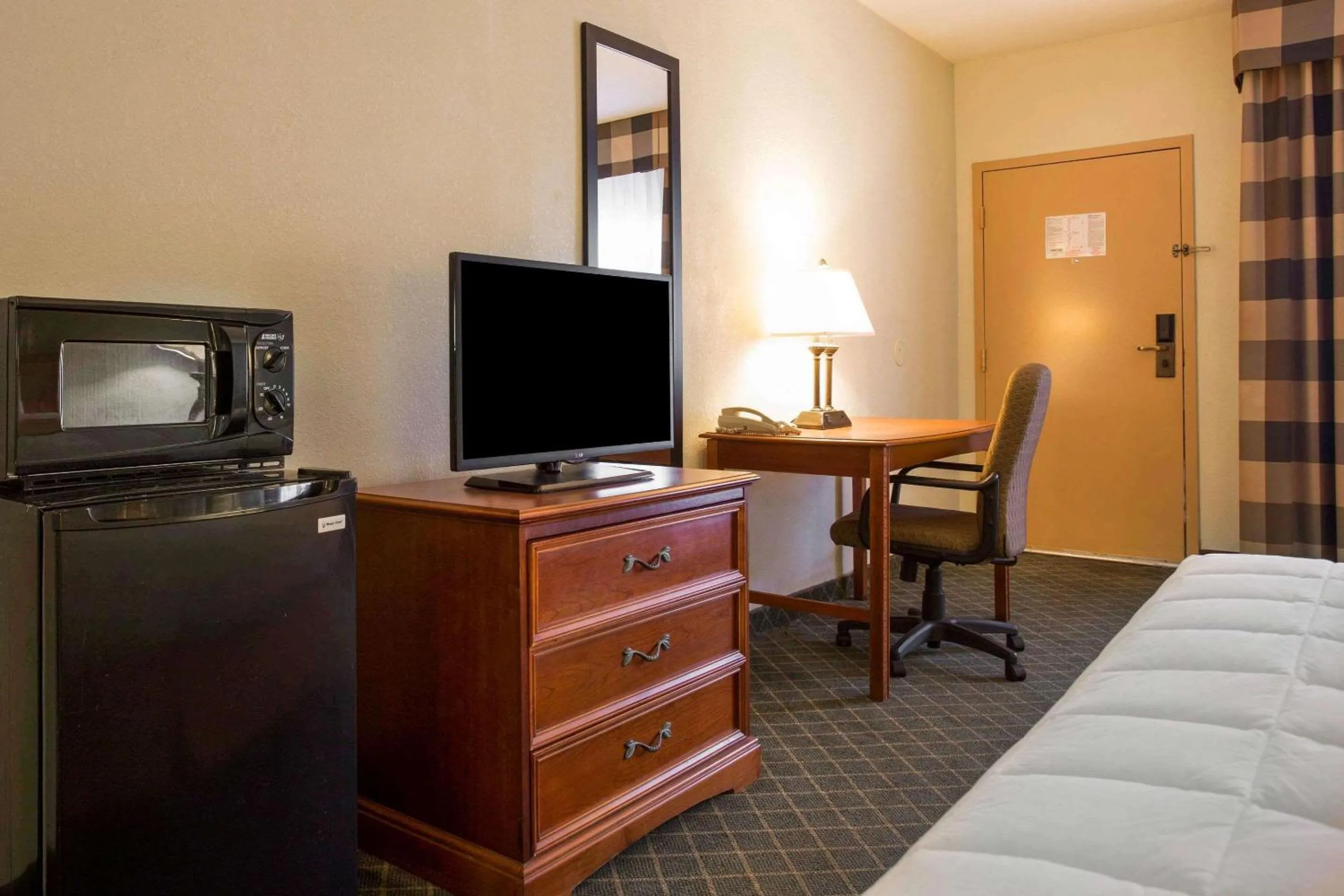Bedroom, Bed in Clarion Inn & Suites Aiken South