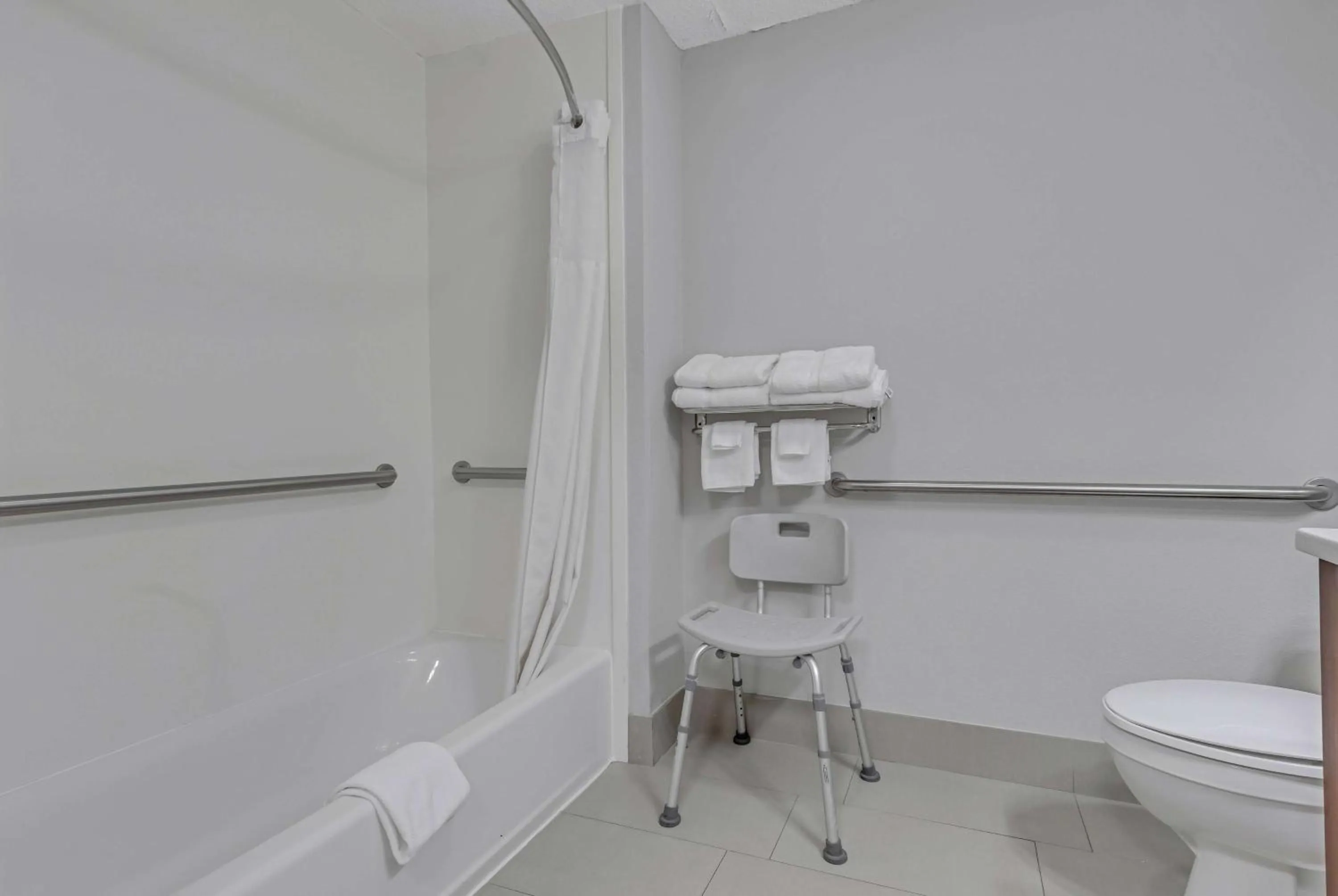 TV and multimedia in Baymont by Wyndham North Myrtle Beach