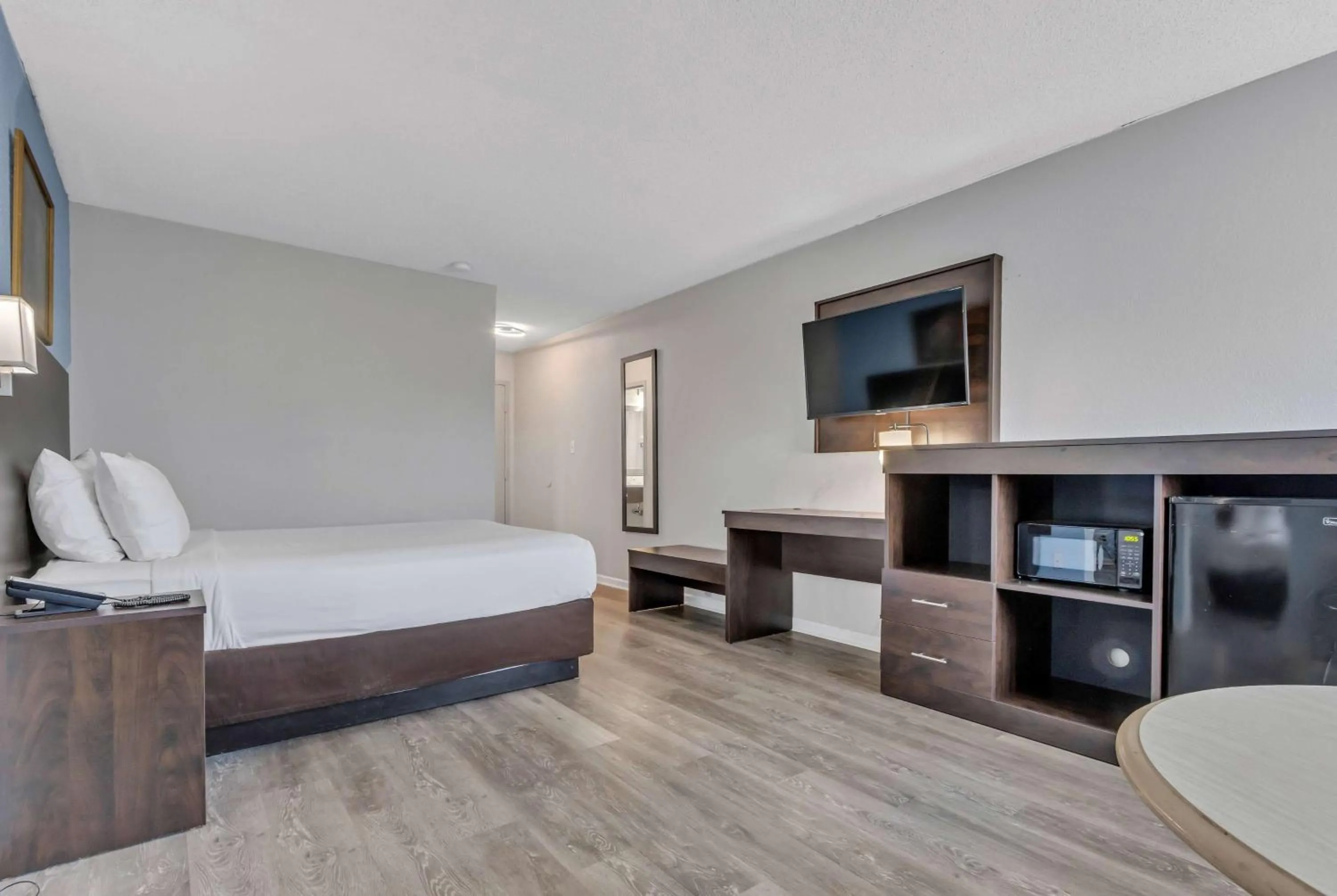 Photo of the whole room, Bed in Baymont by Wyndham North Myrtle Beach