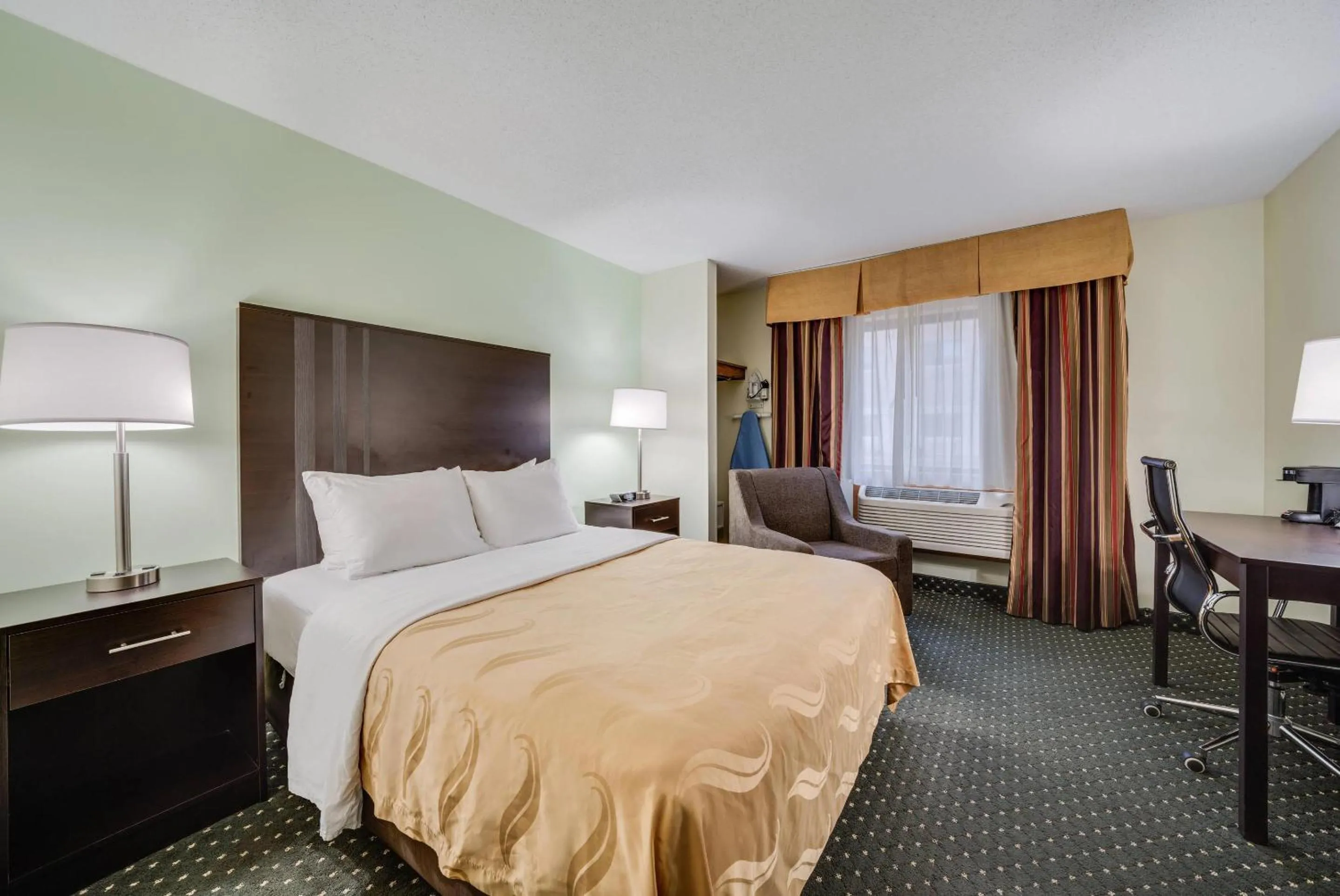 Bedroom, Bed in Quality Inn & Suites Sioux Falls South