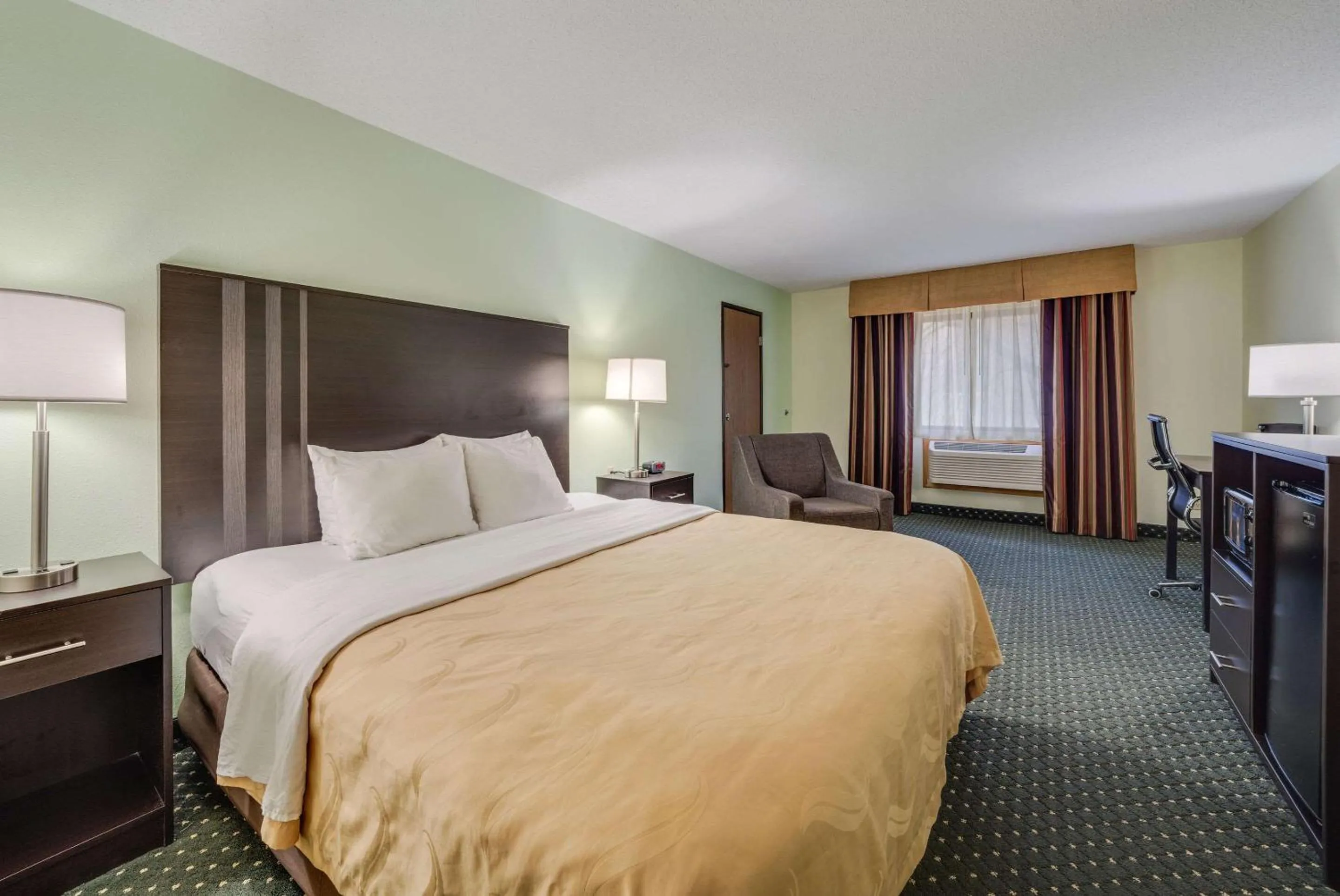 Bedroom, Bed in Quality Inn & Suites Sioux Falls South