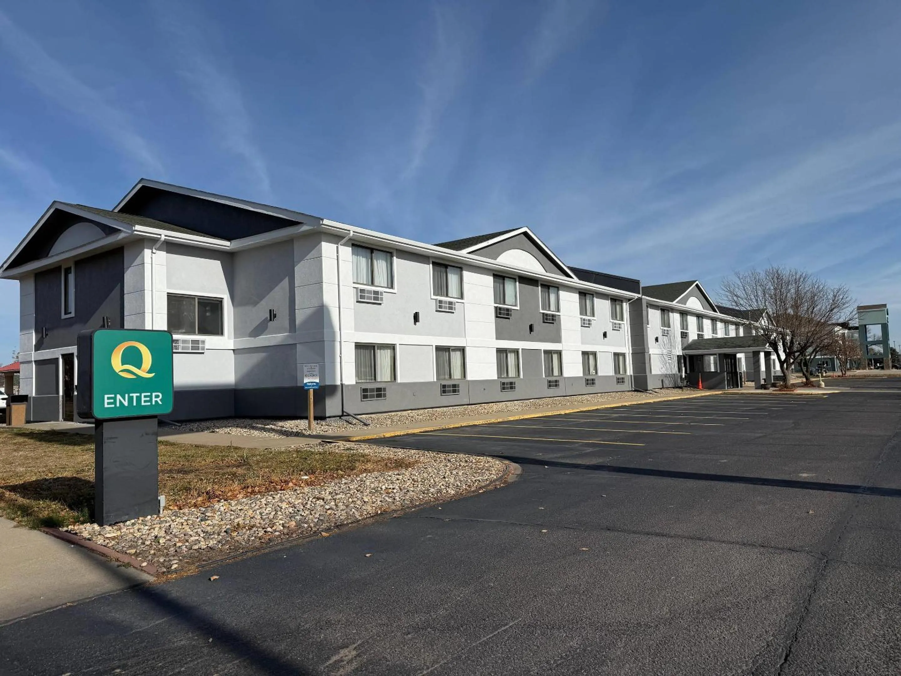 Property building in Quality Inn & Suites Sioux Falls South