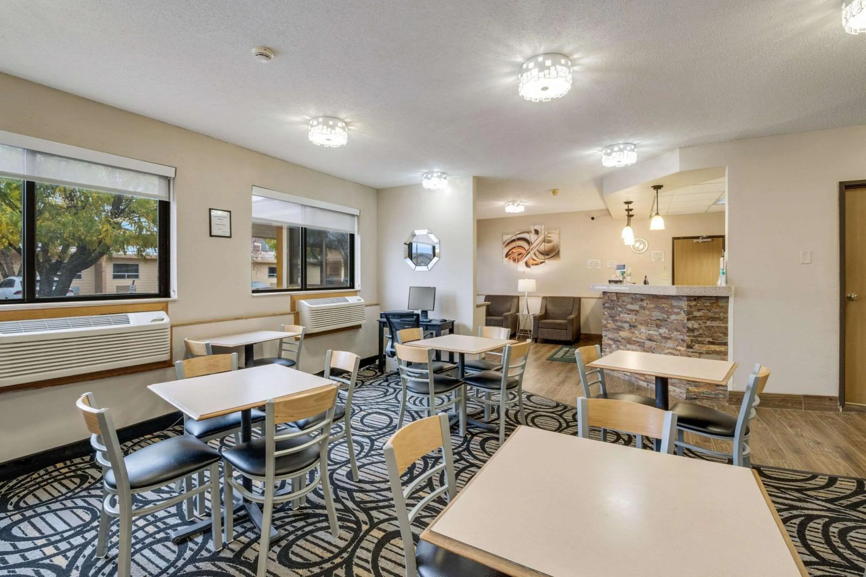 Breakfast in Quality Inn & Suites Sioux Falls South