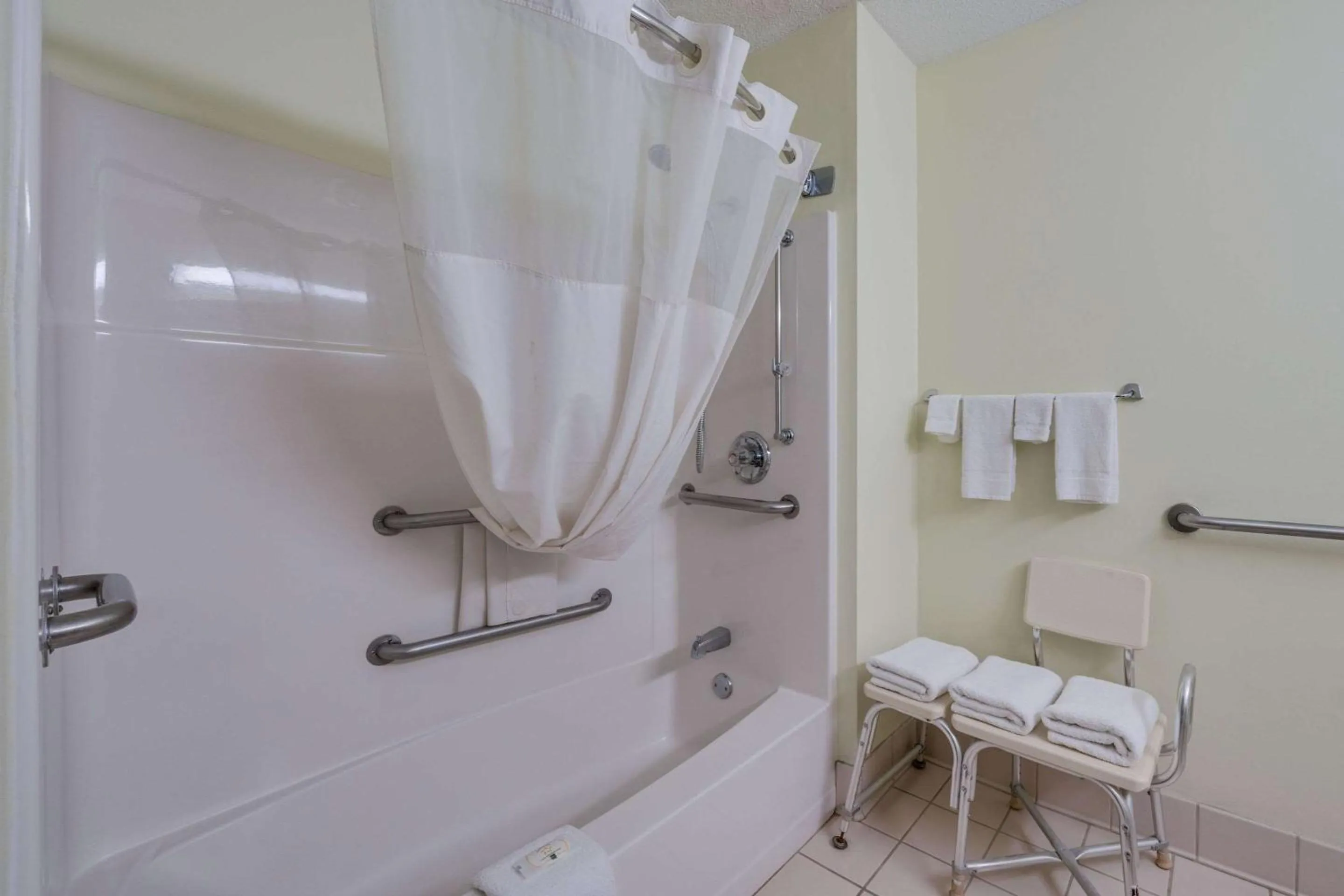 Bedroom in Quality Inn & Suites Sioux Falls South