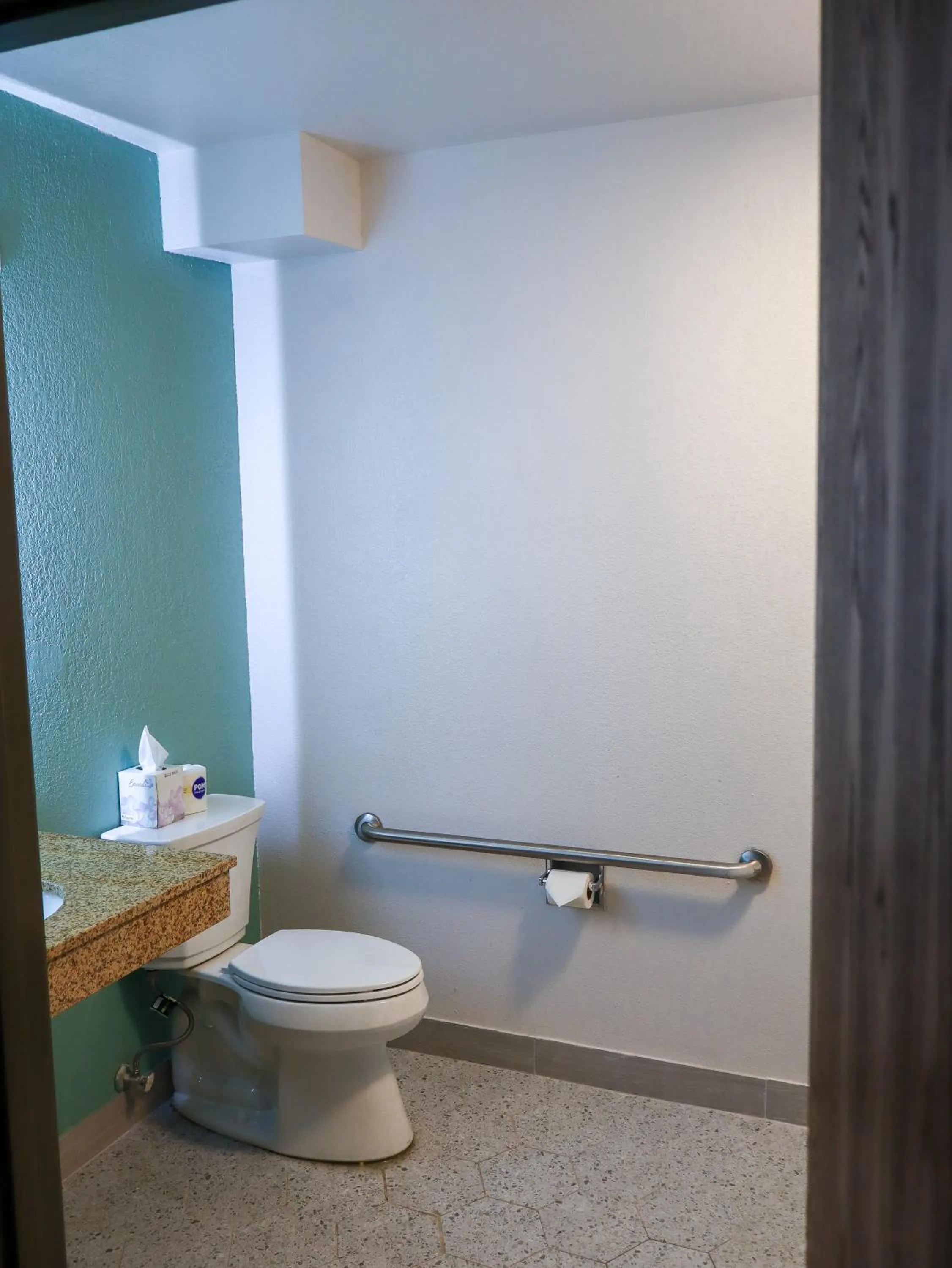 Travelodge by Wyndham Rapid City - Black Hills