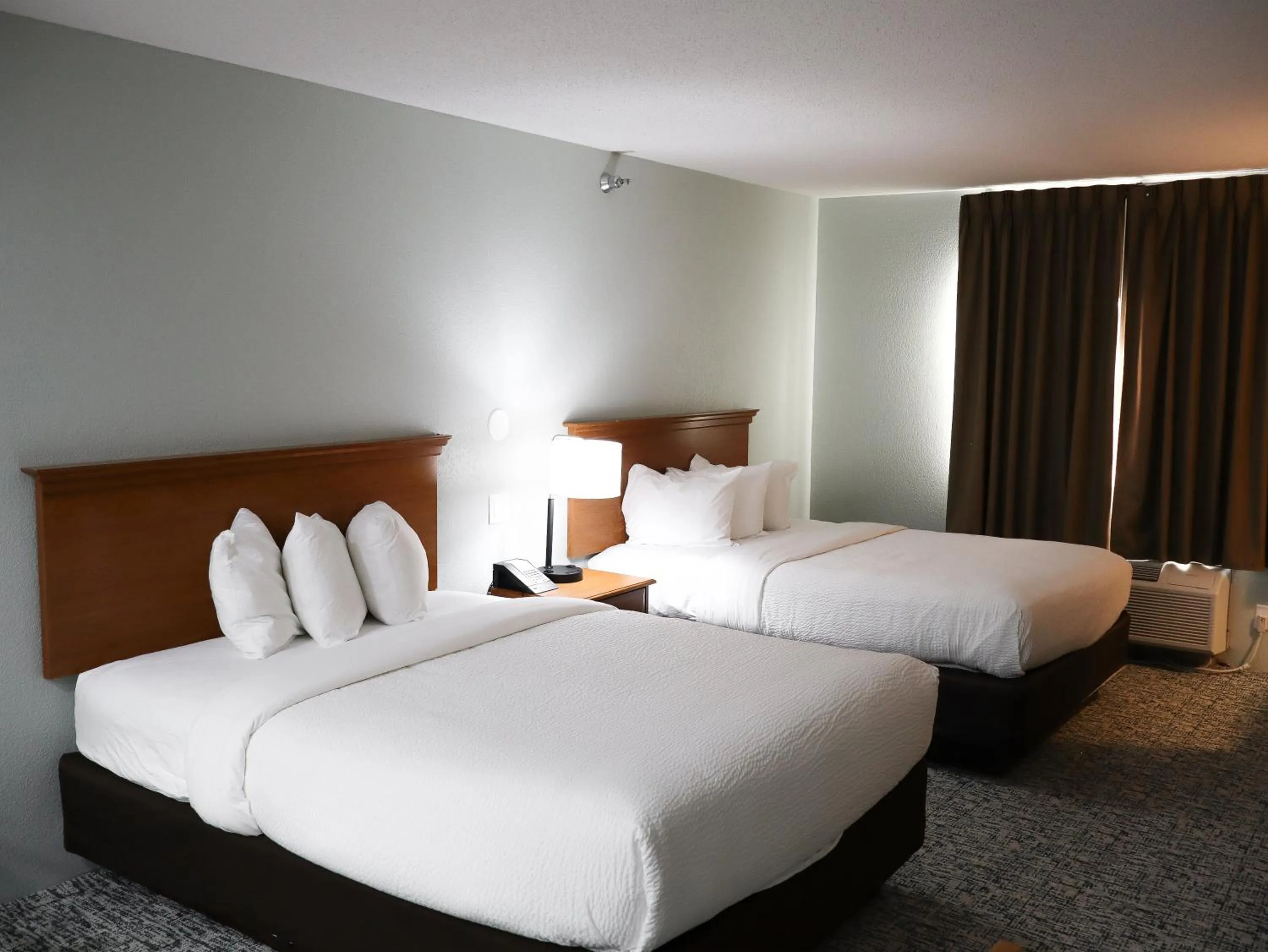 Bed in Travelodge by Wyndham Rapid City - Black Hills