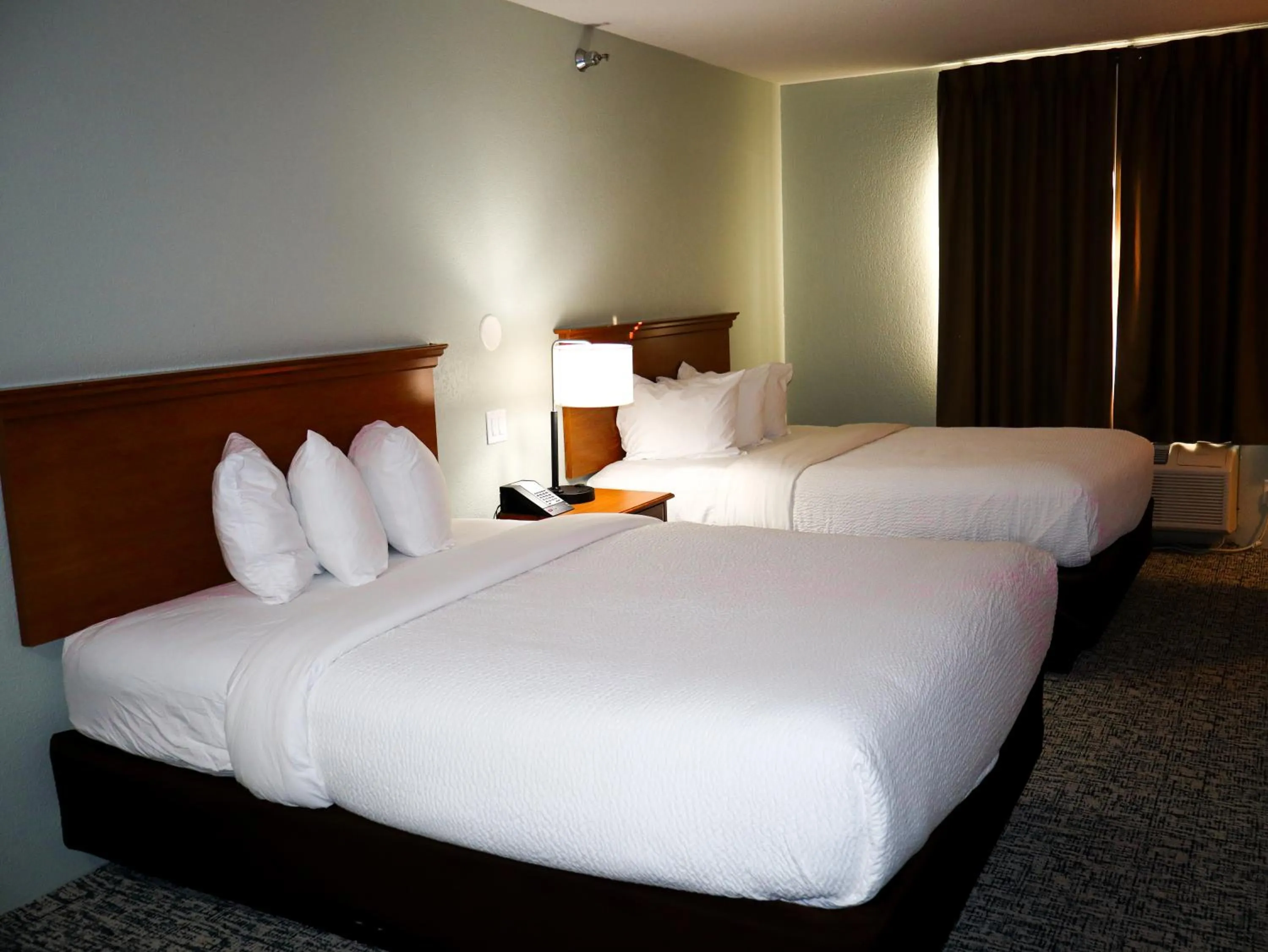 Bed in Travelodge by Wyndham Rapid City - Black Hills