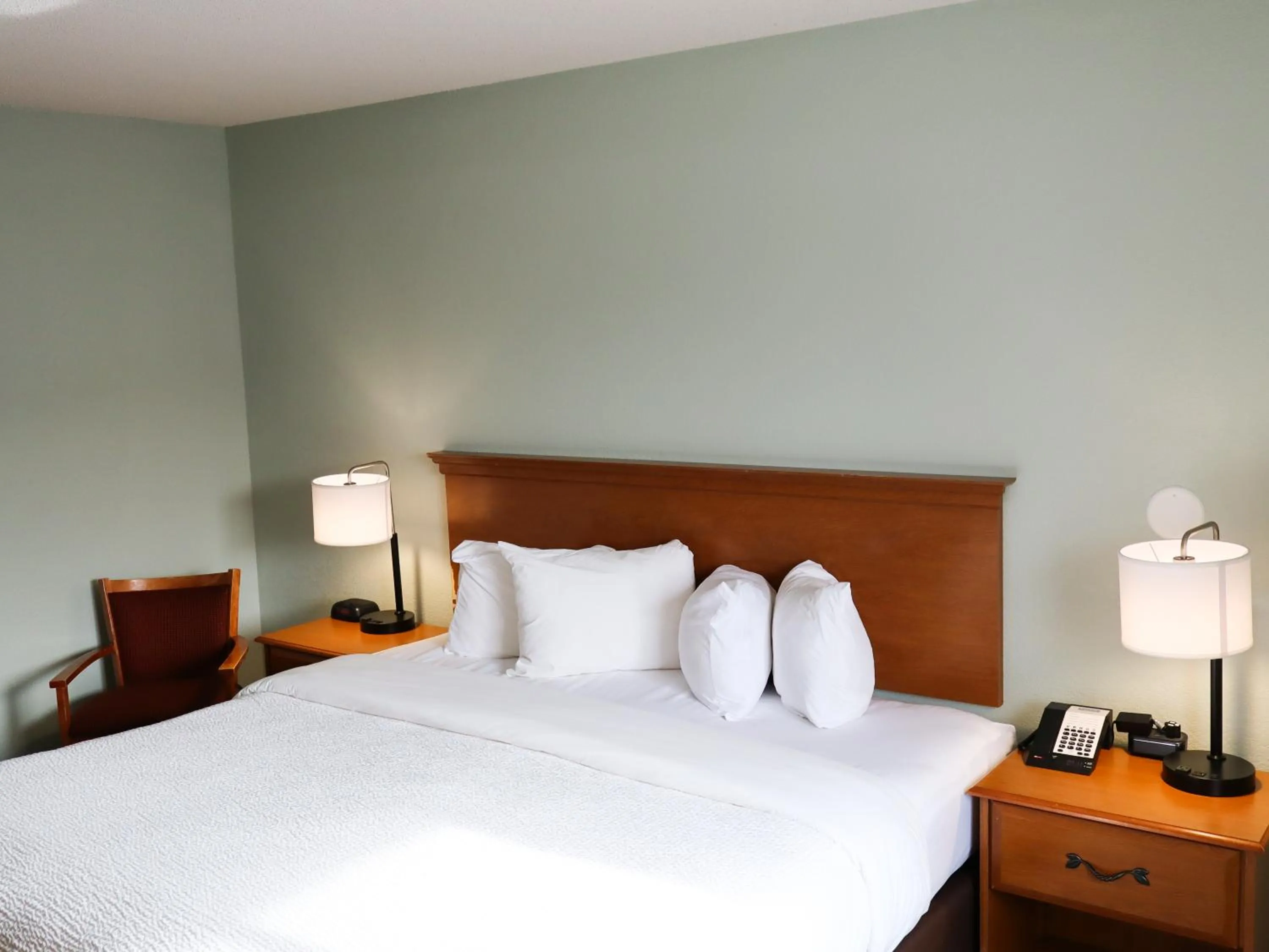 Bed in Travelodge by Wyndham Rapid City - Black Hills