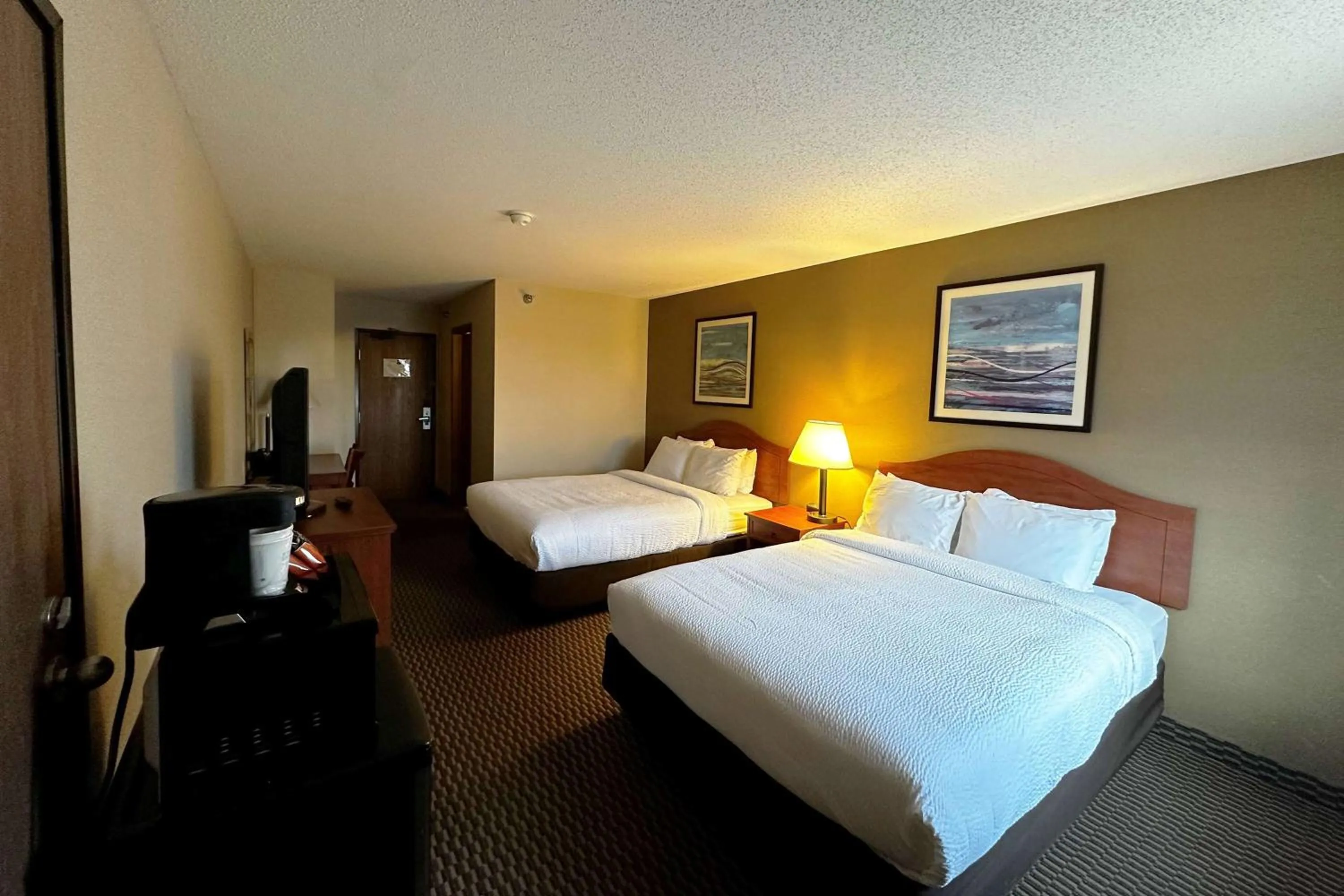 Photo of the whole room, Bed in Quality Inn & Suites I-90
