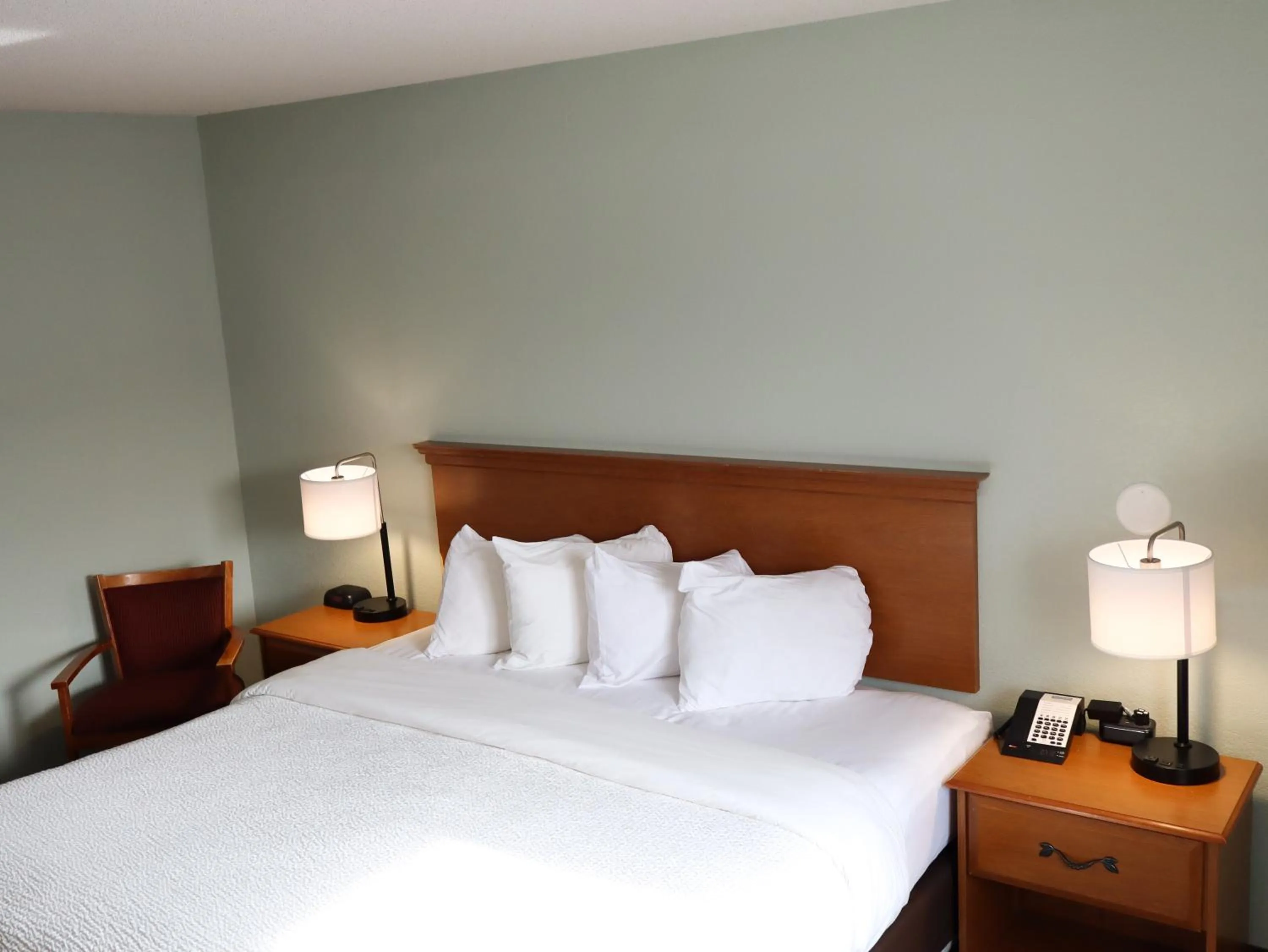 Bed in Travelodge by Wyndham Rapid City - Black Hills