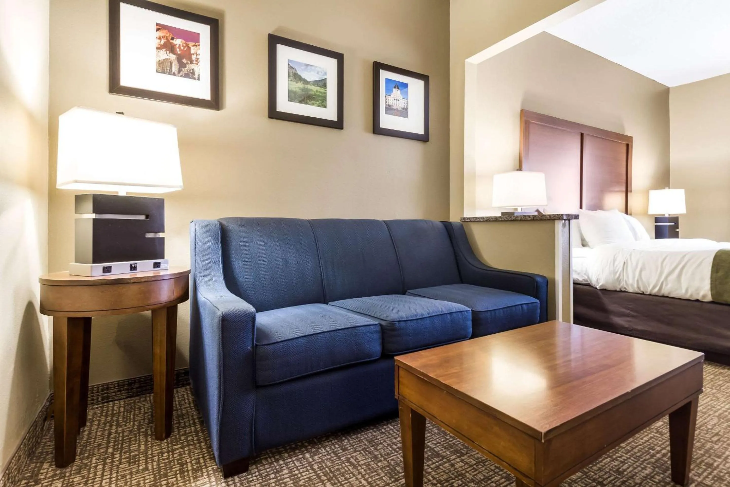 Photo of the whole room, Bed in Comfort Suites Sioux Falls Mall District
