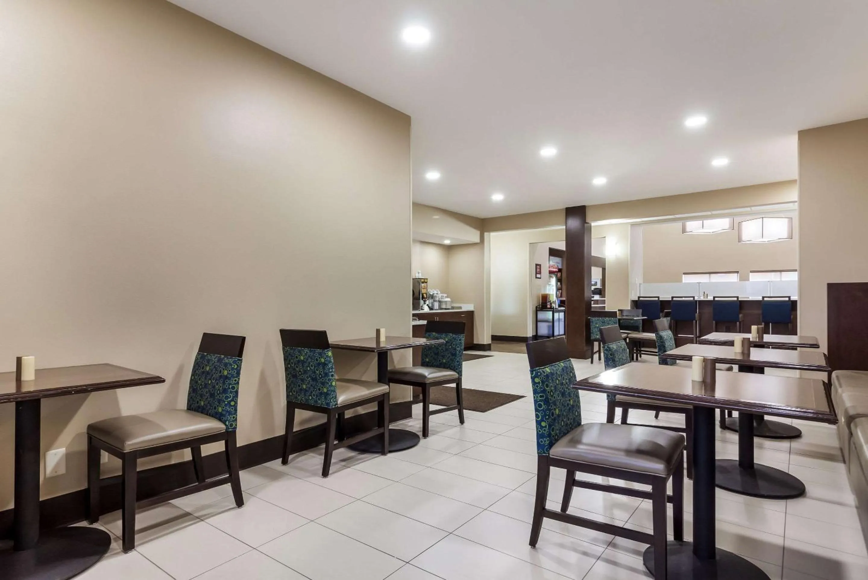 Restaurant/places to eat in Comfort Suites Sioux Falls Mall District