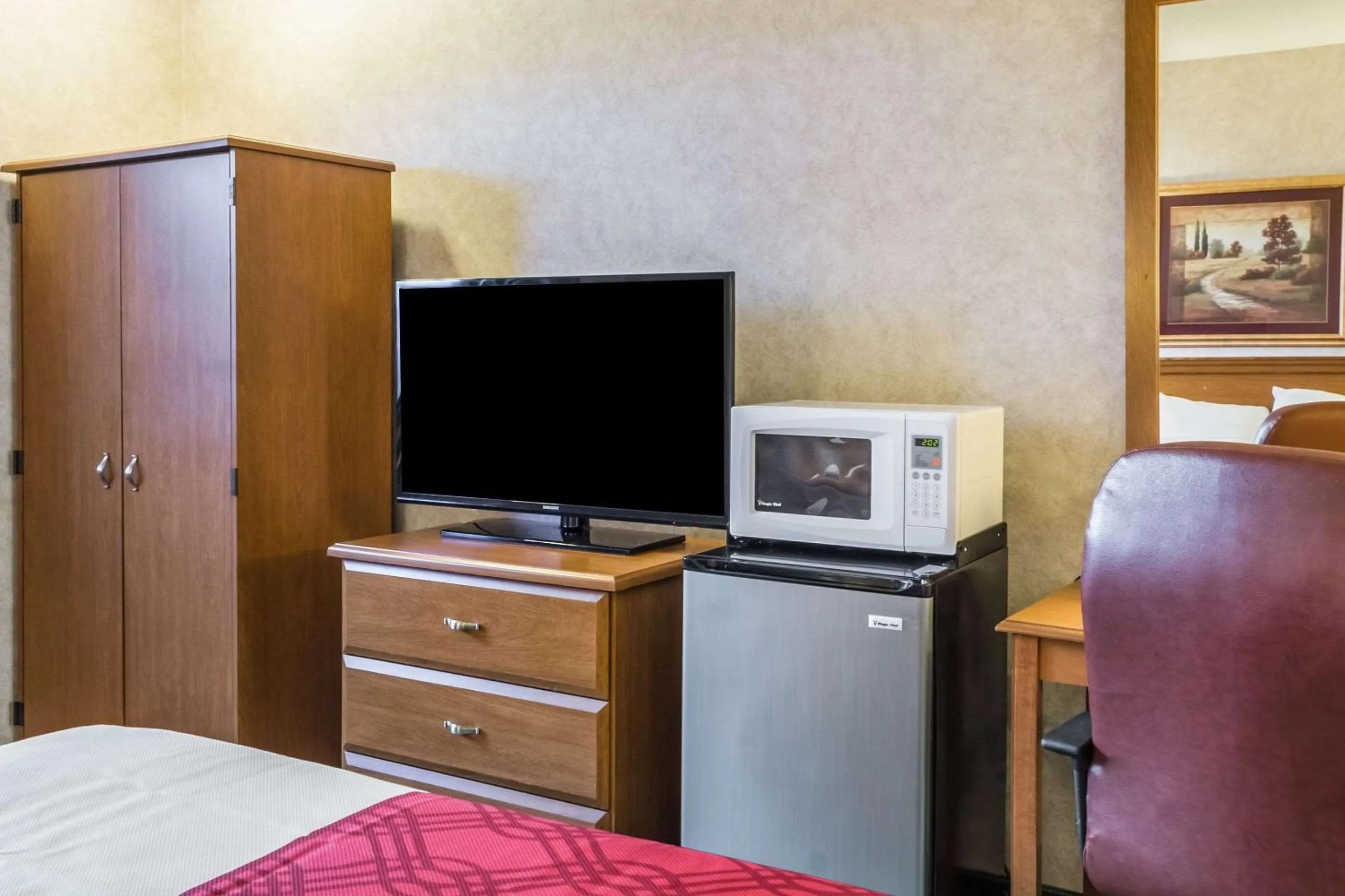 TV and multimedia, Bed in Econo Lodge Sioux Falls North