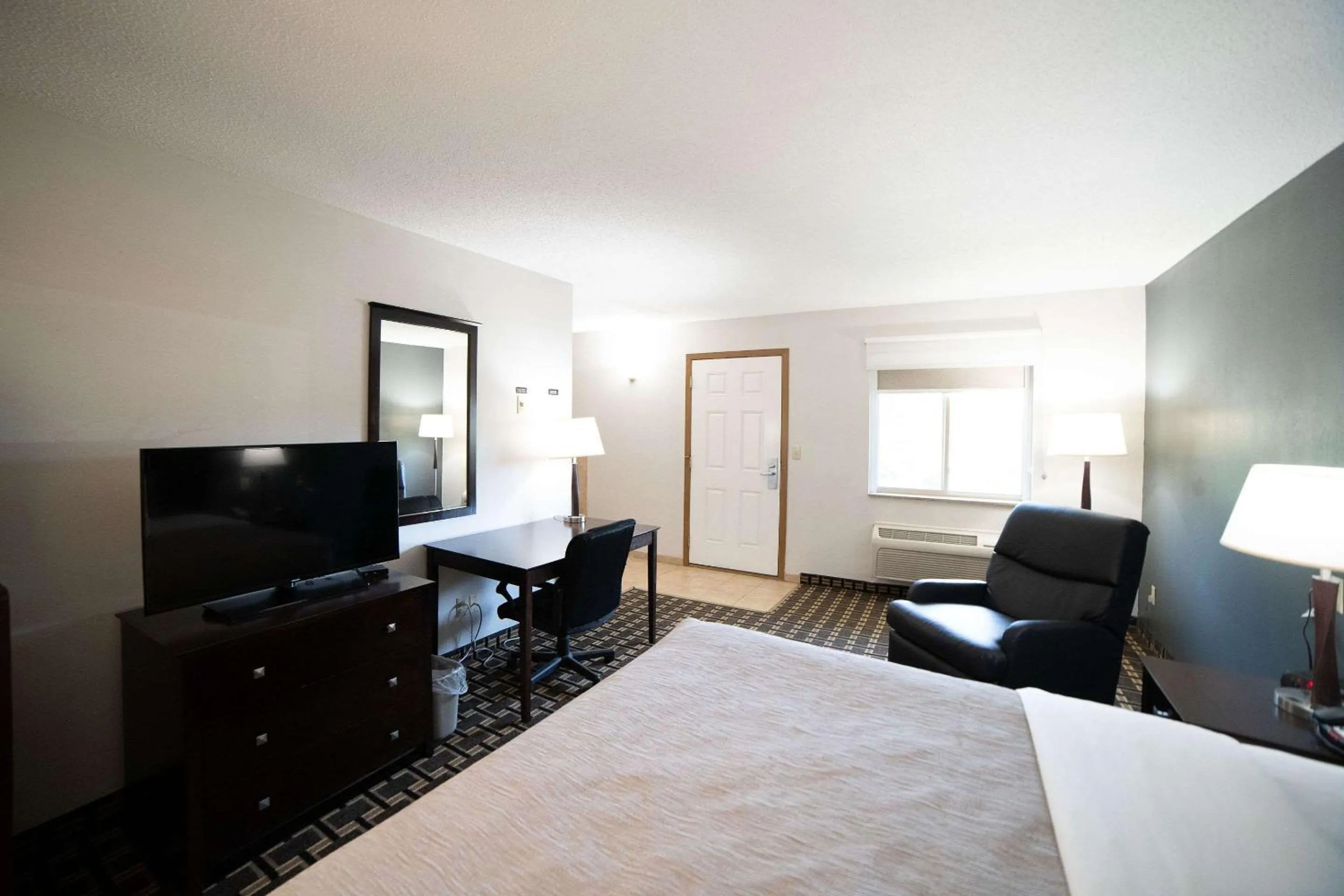 Bedroom, Bed in Quality Inn & Suites Watertown near Prairie Lakes Ice Arena