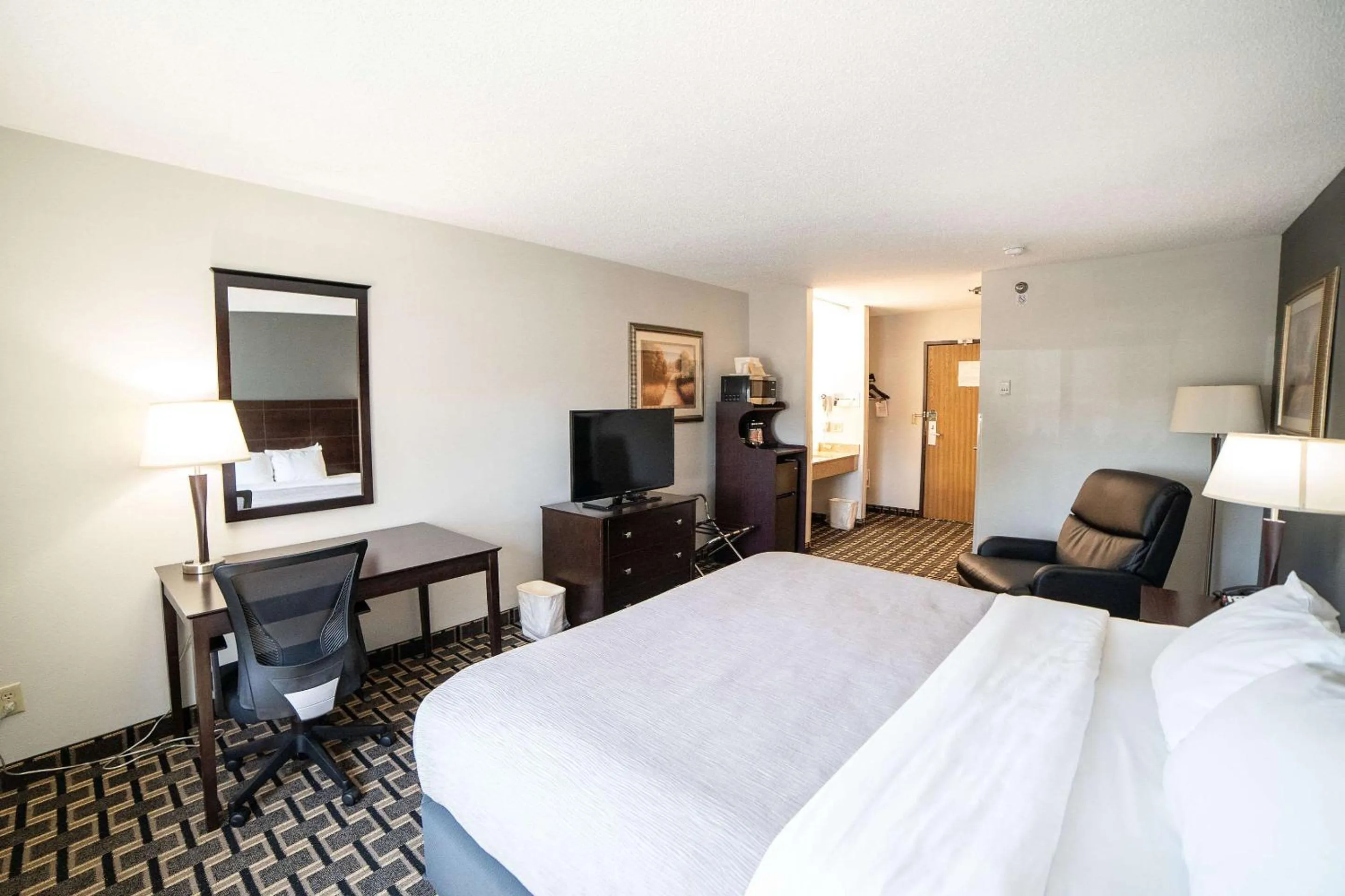 Bedroom, Bed in Quality Inn & Suites Watertown near Prairie Lakes Ice Arena