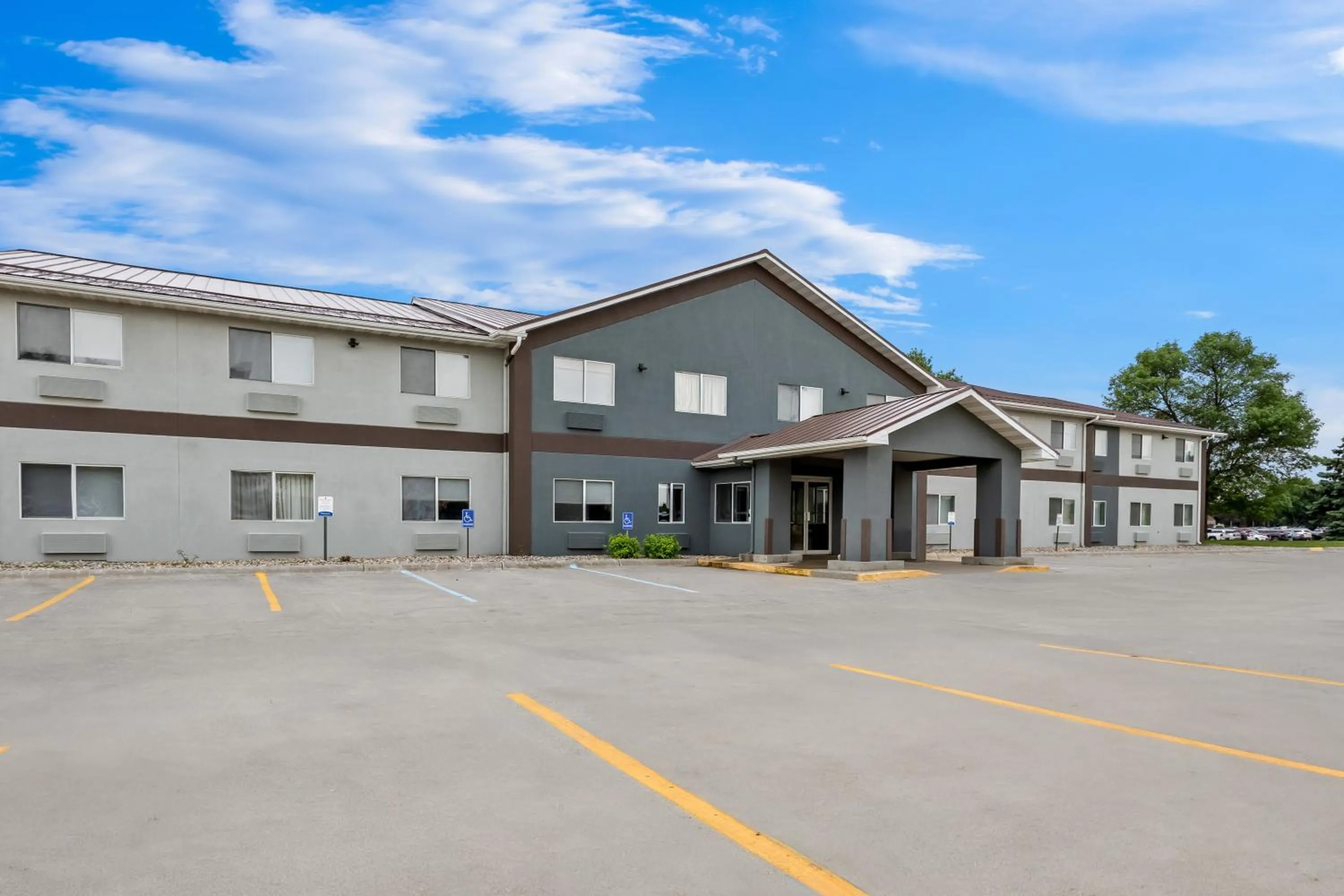 Property building in Quality Inn Brookings-University