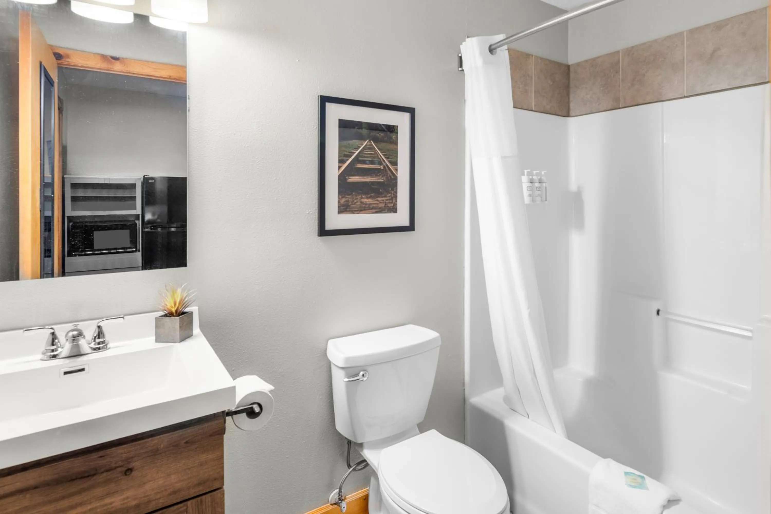 Bathroom in EverSpring Inn & Suites