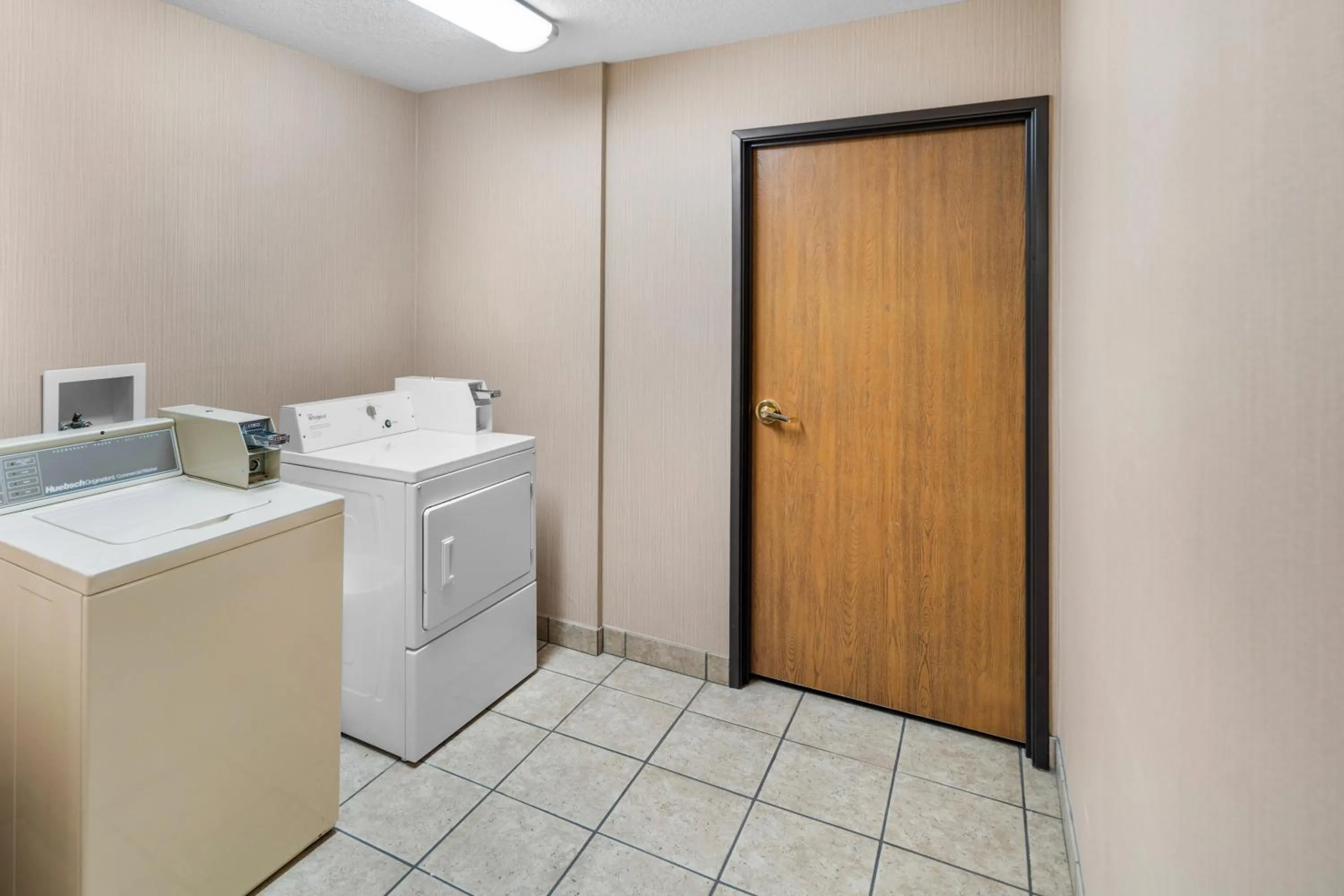 laundry in EverSpring Inn & Suites