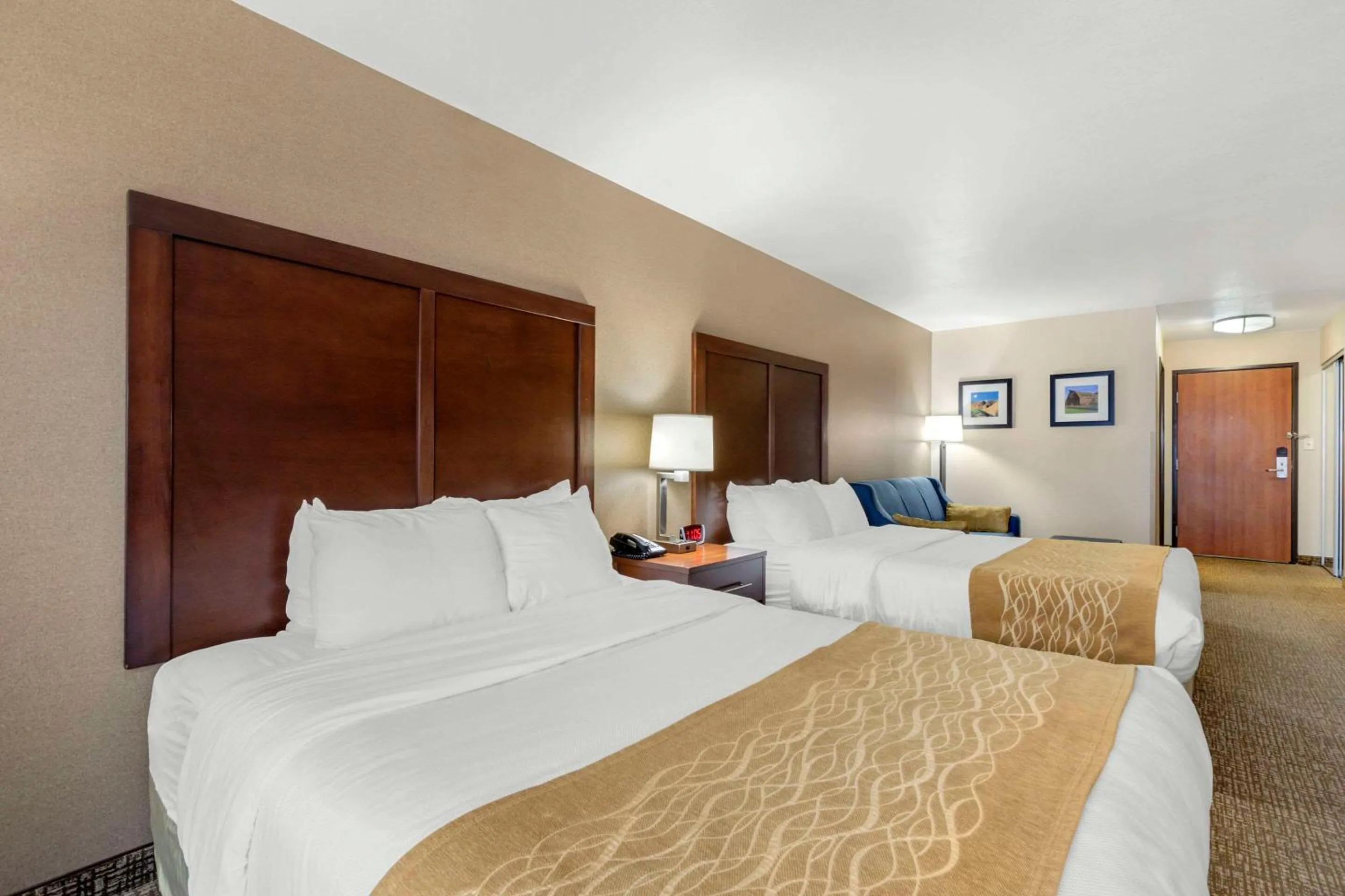 Bedroom, Bed in Comfort Inn & Suites Mitchell I-90