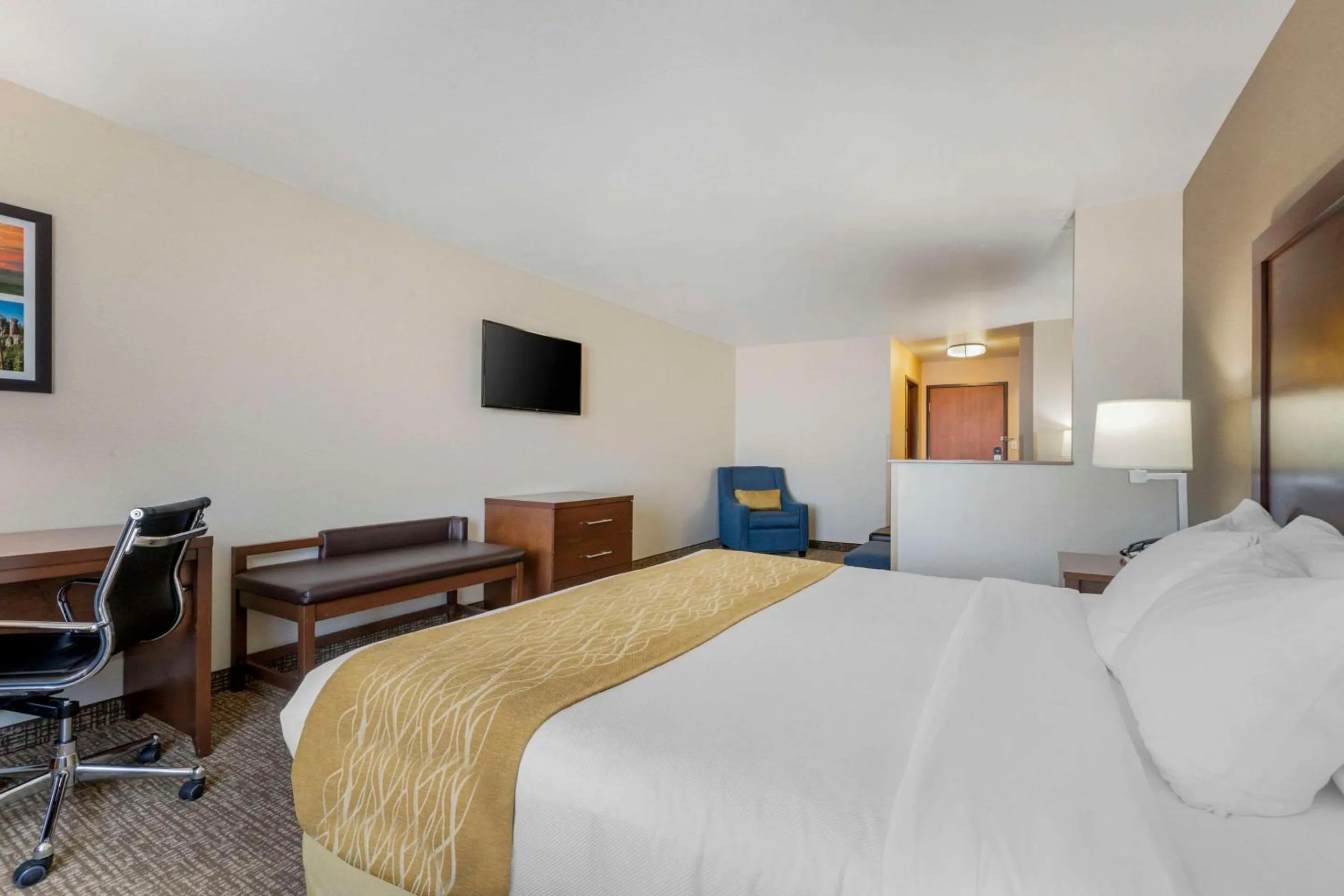 Bedroom, Bed in Comfort Inn & Suites Mitchell I-90